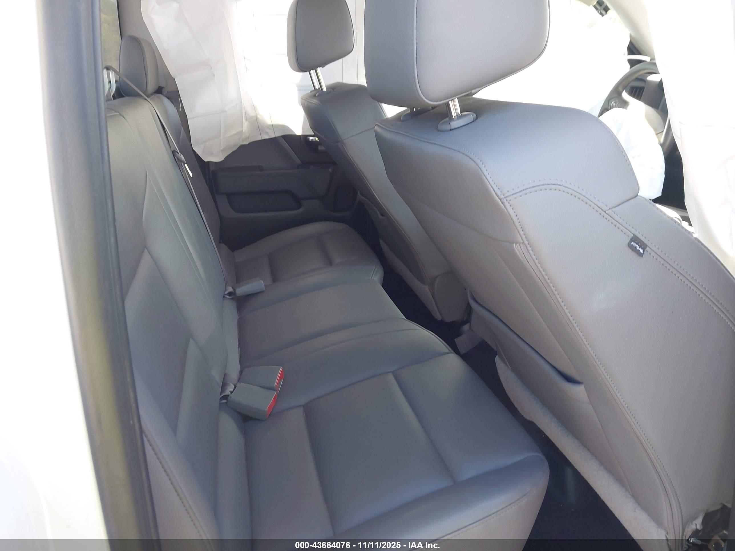 CHEVROLET SILVERADO image 8