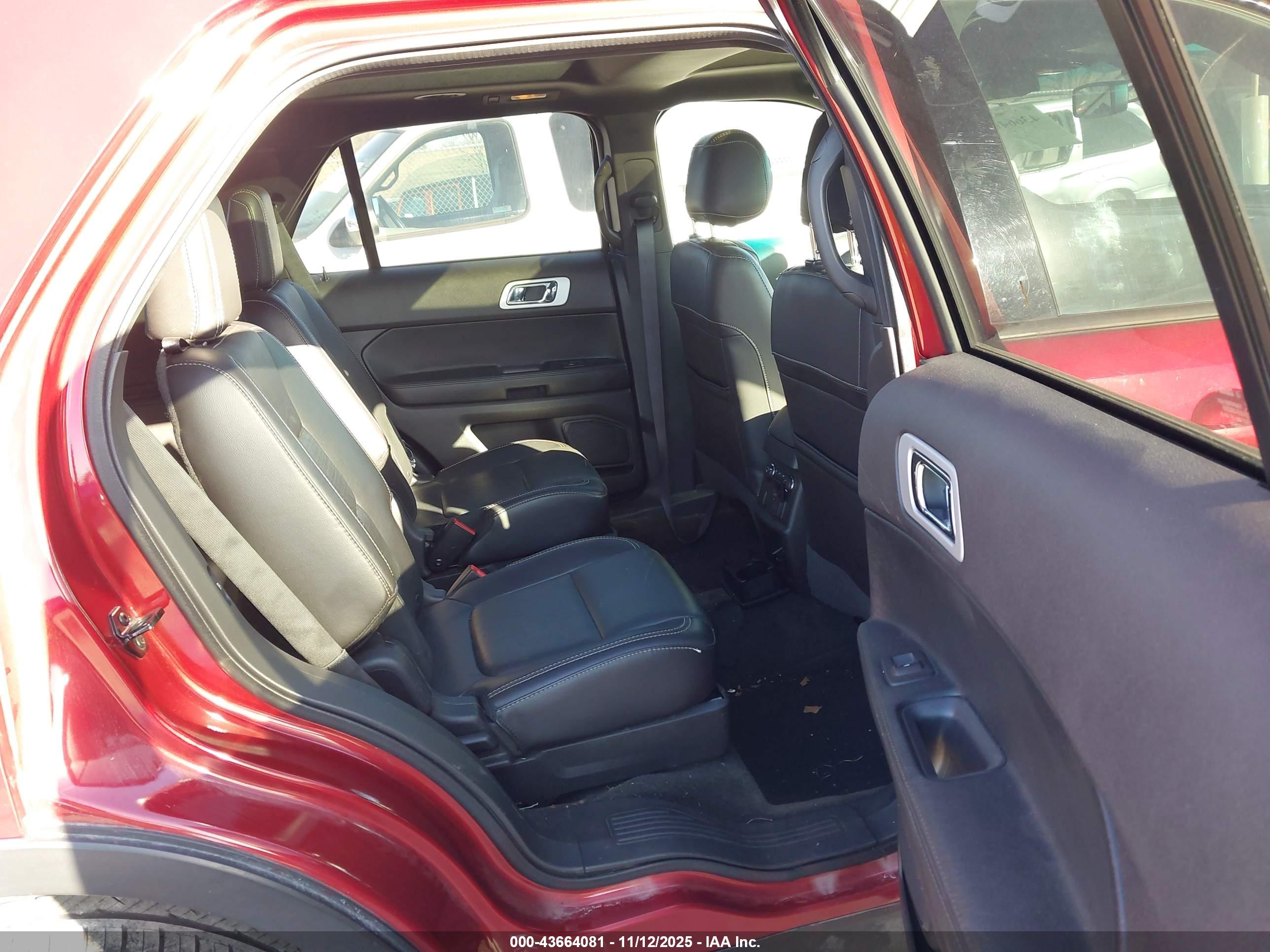 FORD EXPLORER image 8