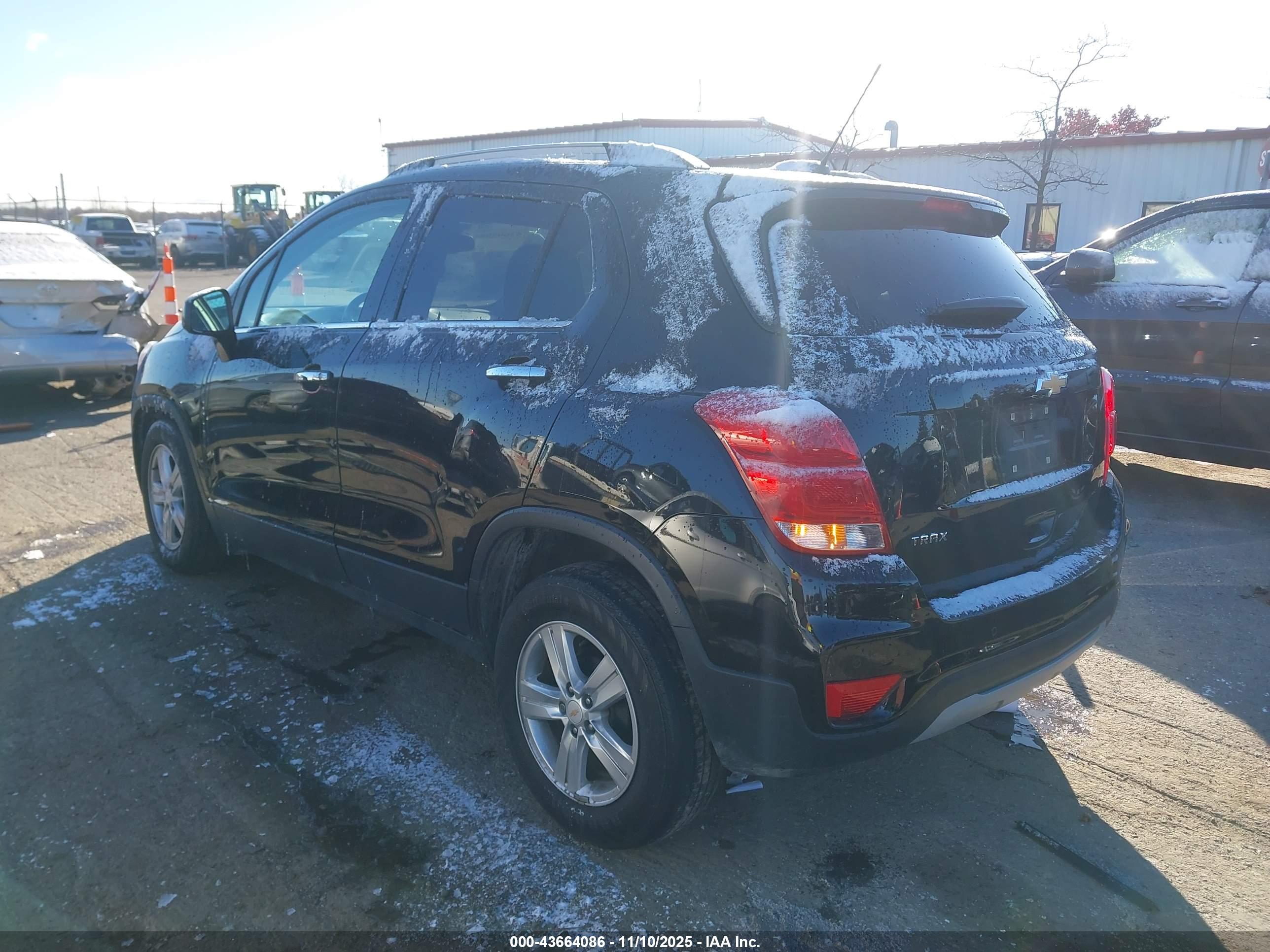 CHEVROLET TRAX image 3