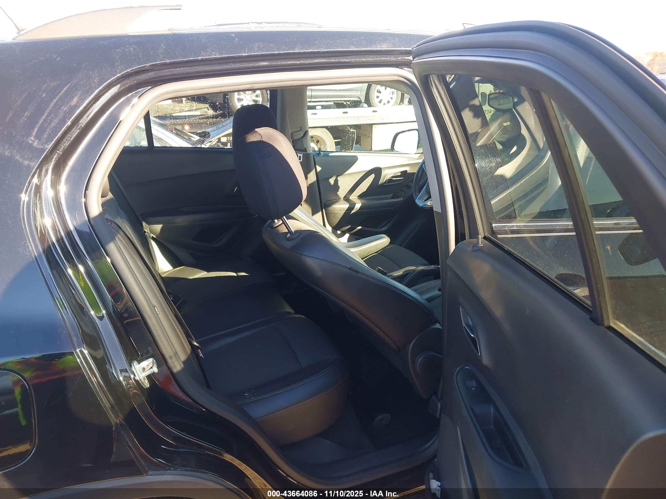 CHEVROLET TRAX image 8