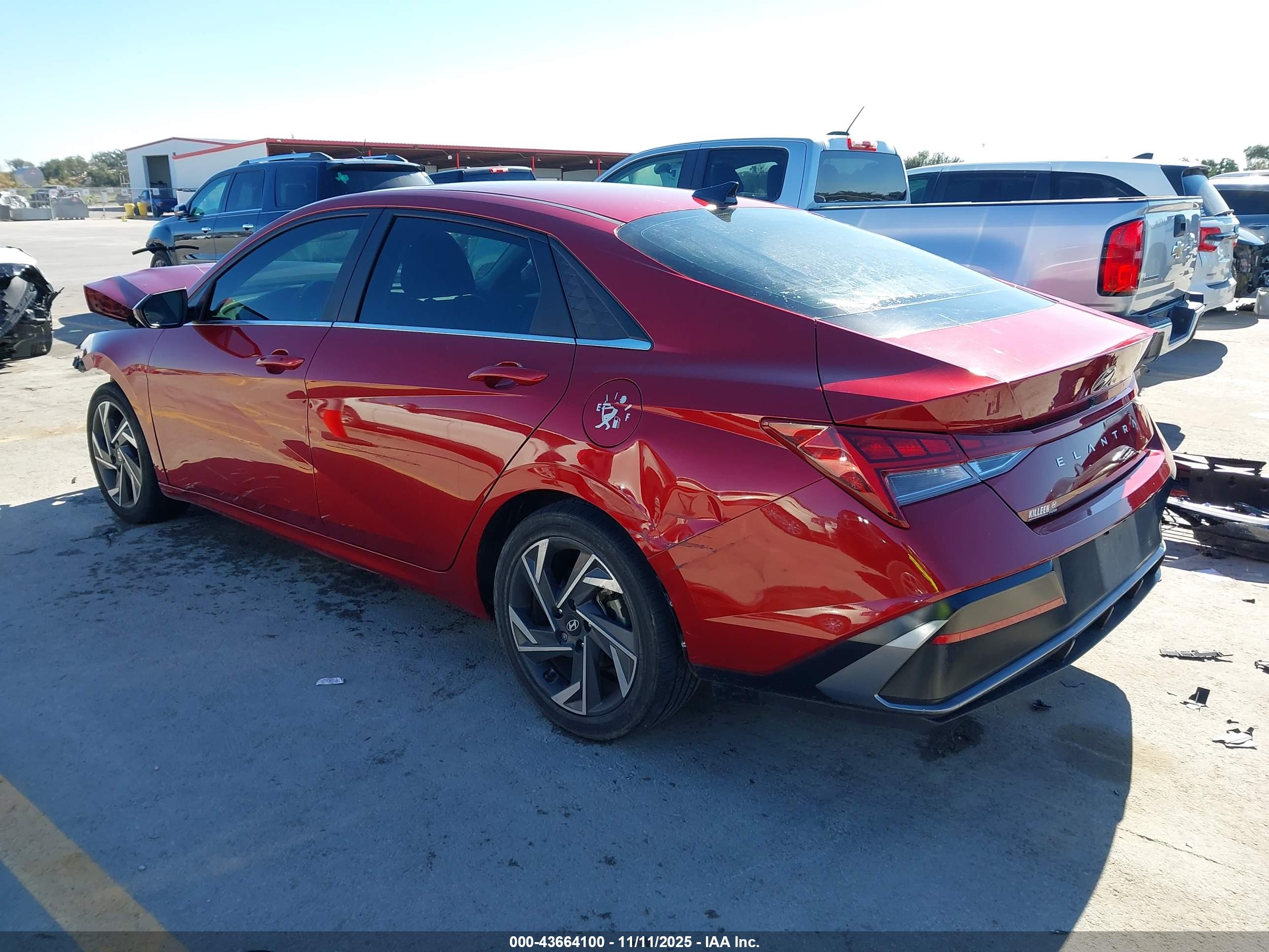 HYUNDAI ELANTRA image 3