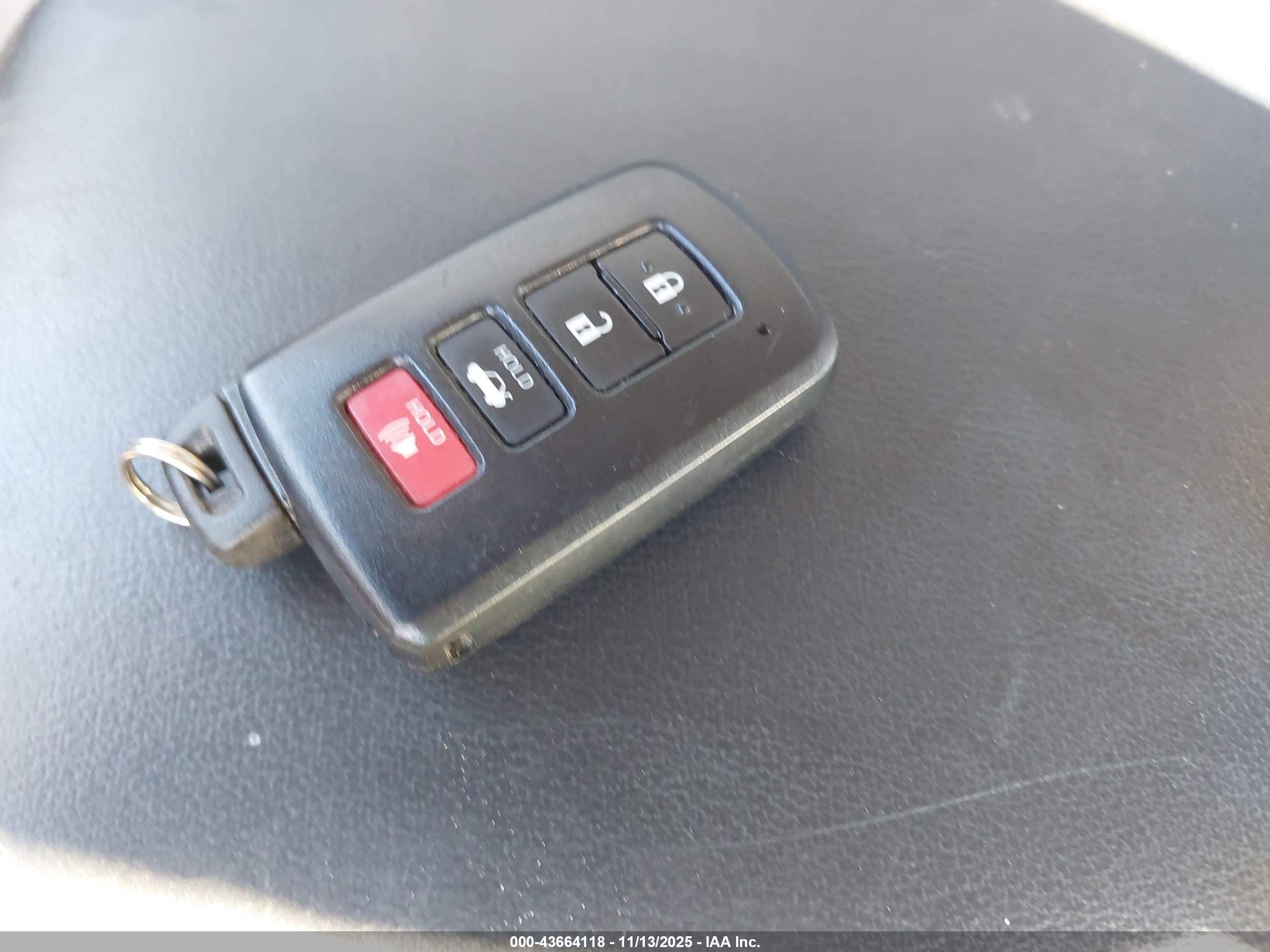 TOYOTA AVALON image 11