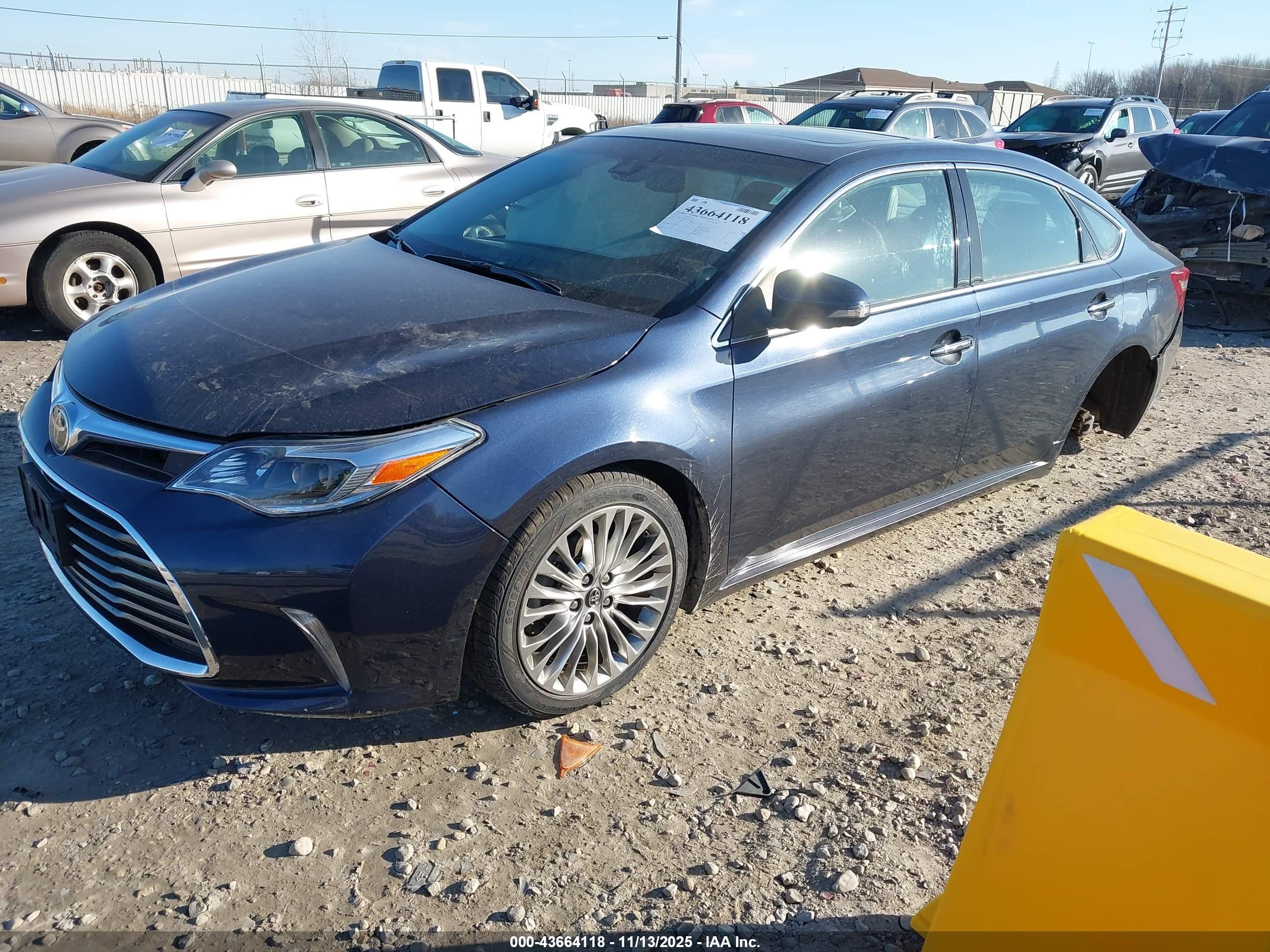TOYOTA AVALON image 2