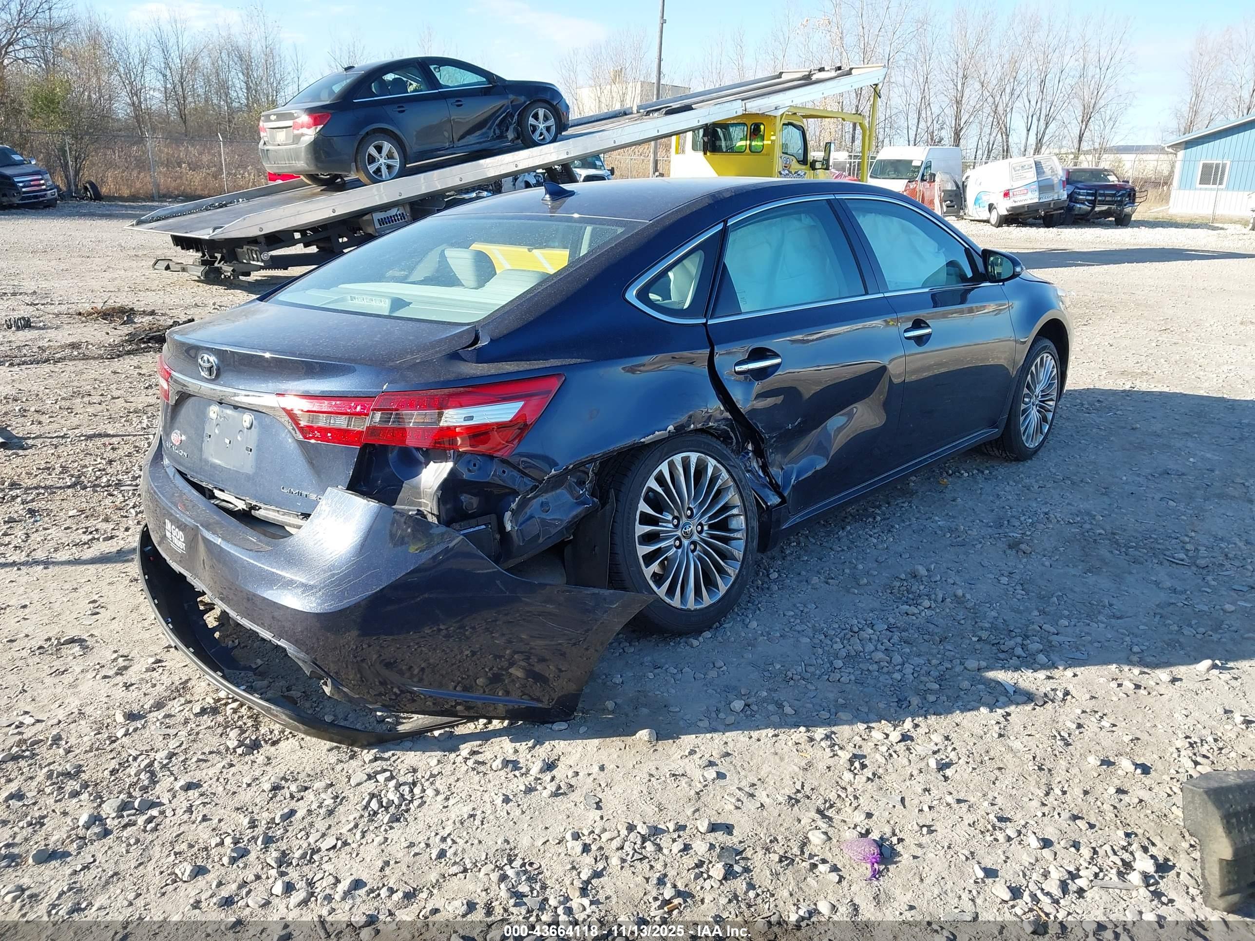 TOYOTA AVALON image 4