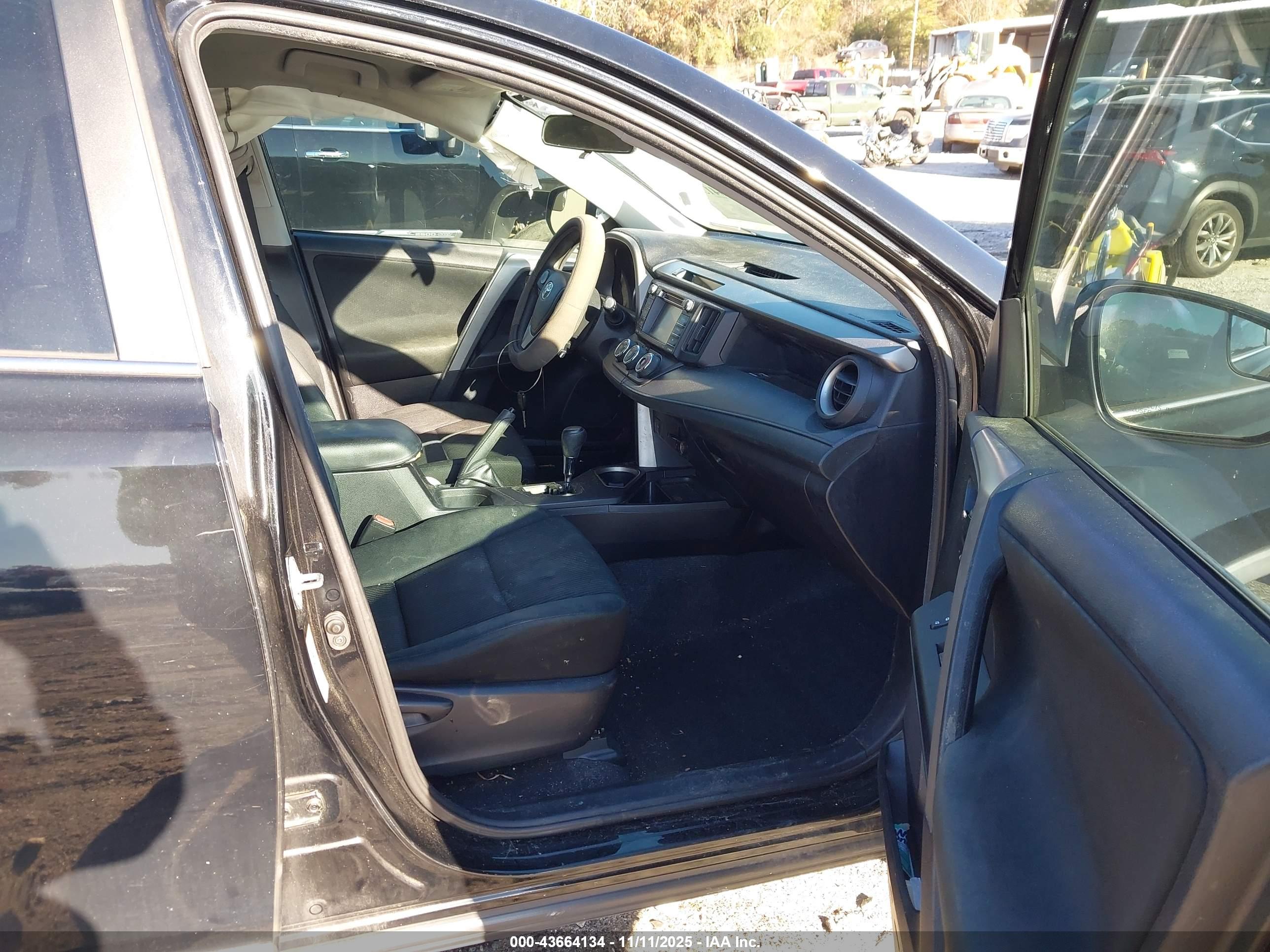 TOYOTA RAV4 image 5