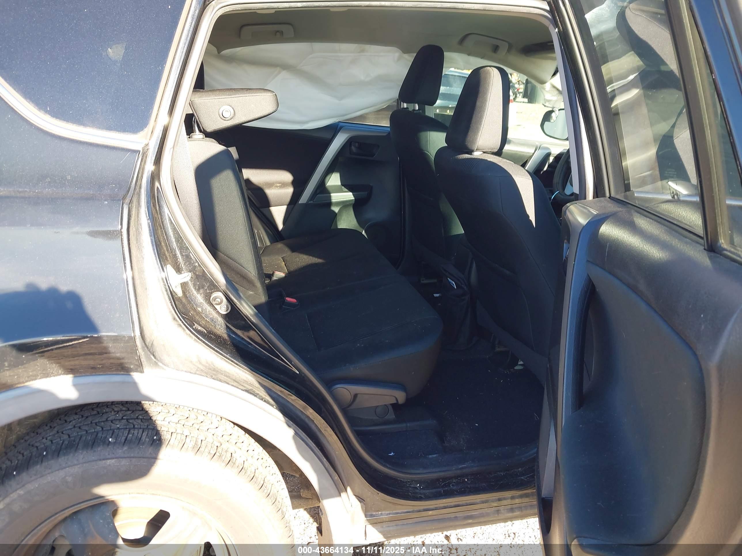 TOYOTA RAV4 image 8