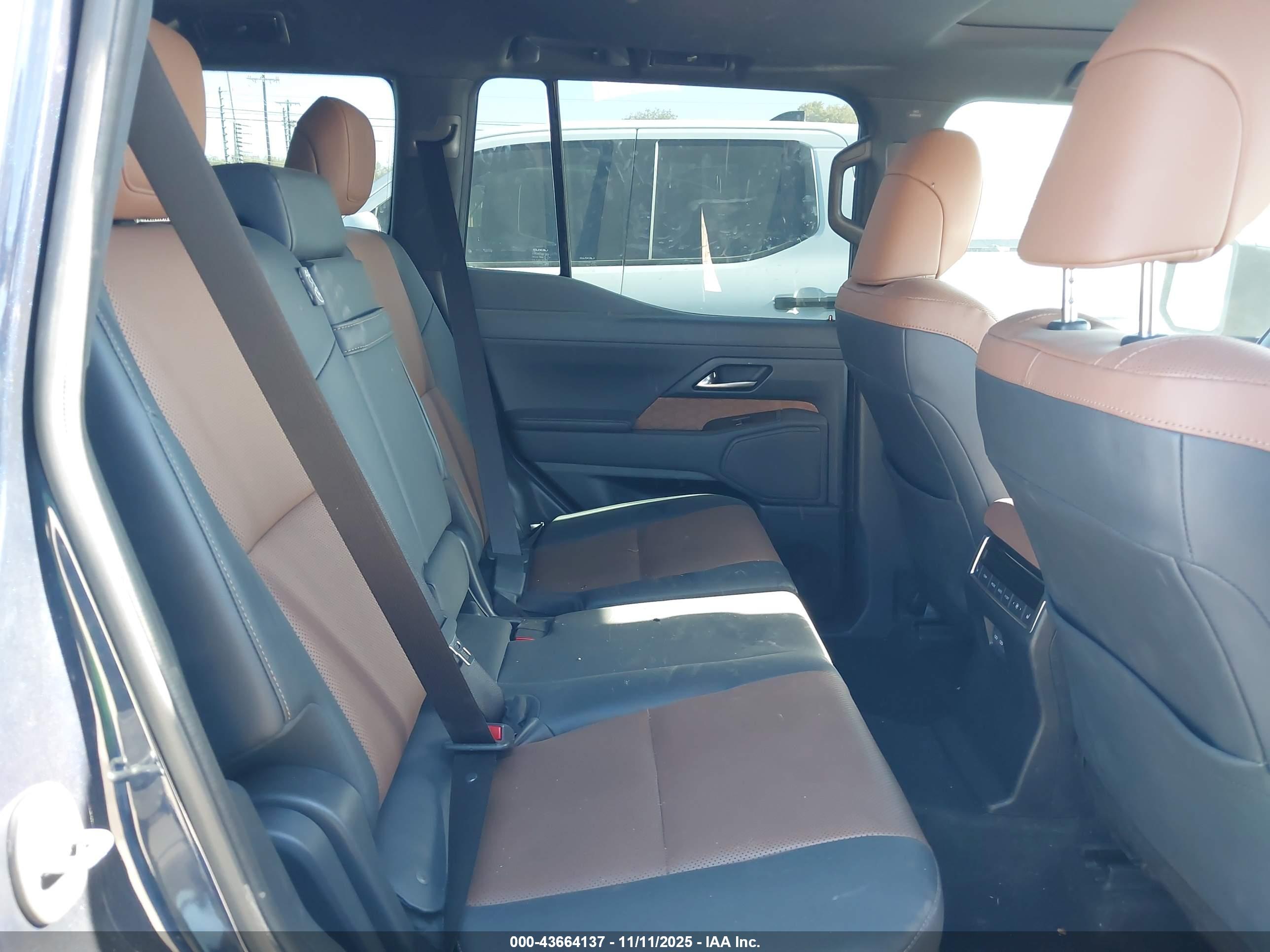 LEXUS GX image 8