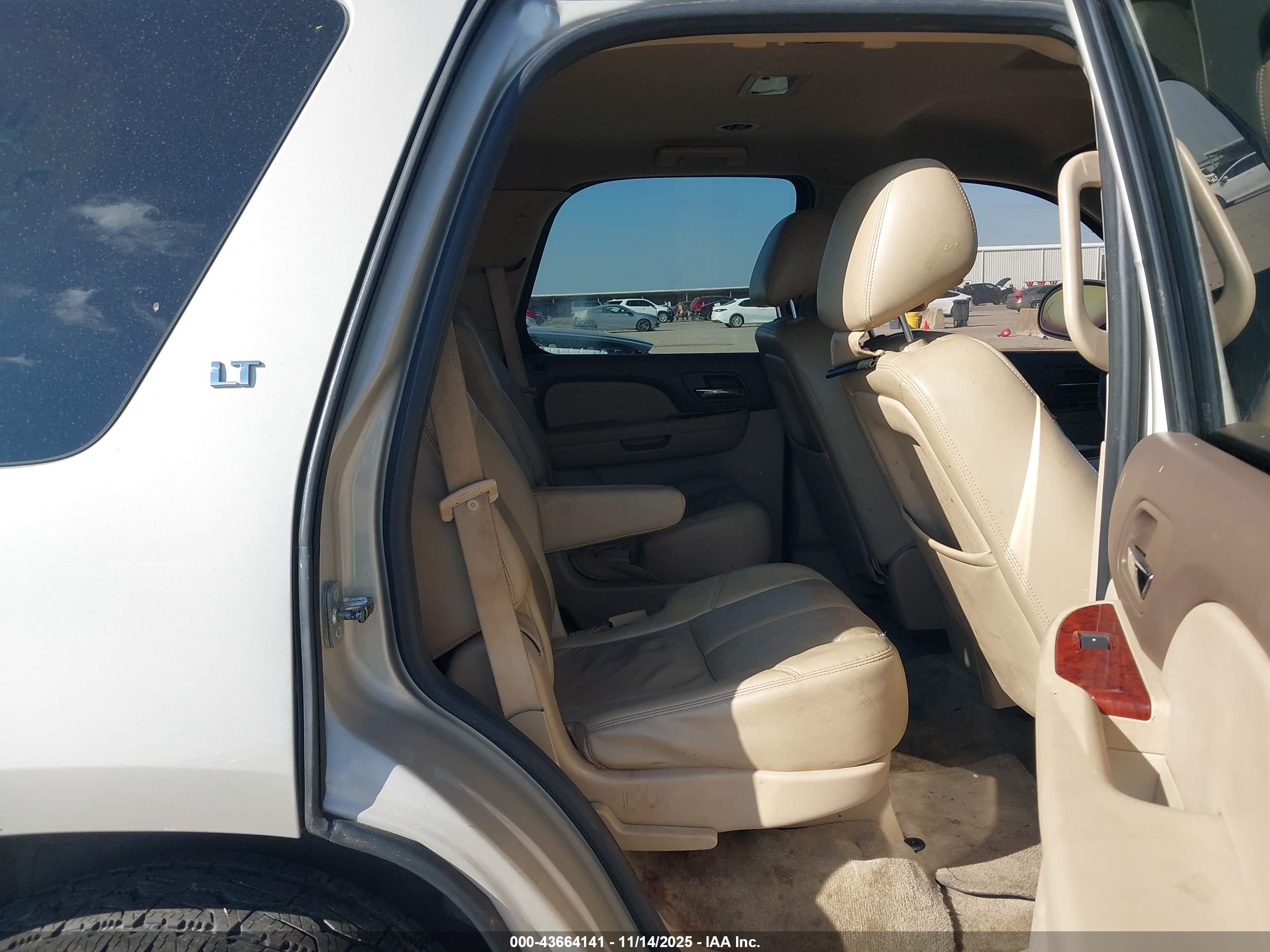 CHEVROLET TAHOE image 8