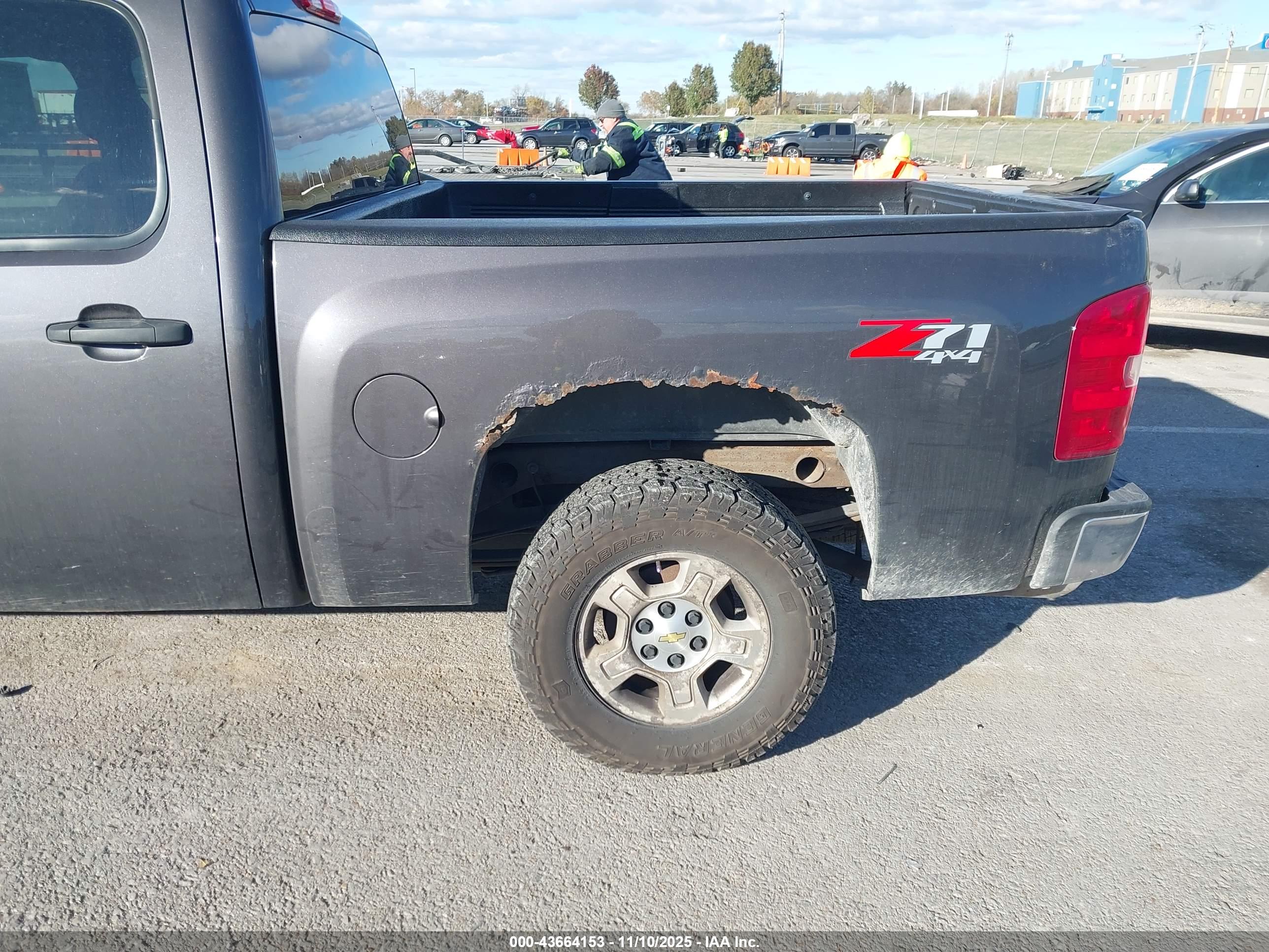 CHEVROLET SILVERADO image 6
