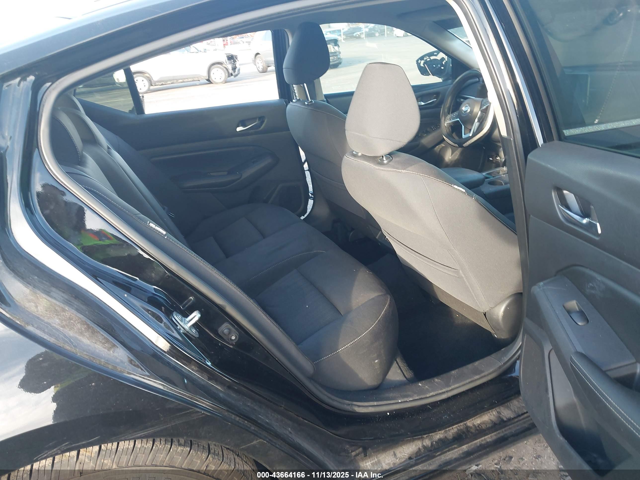 NISSAN ALTIMA image 8
