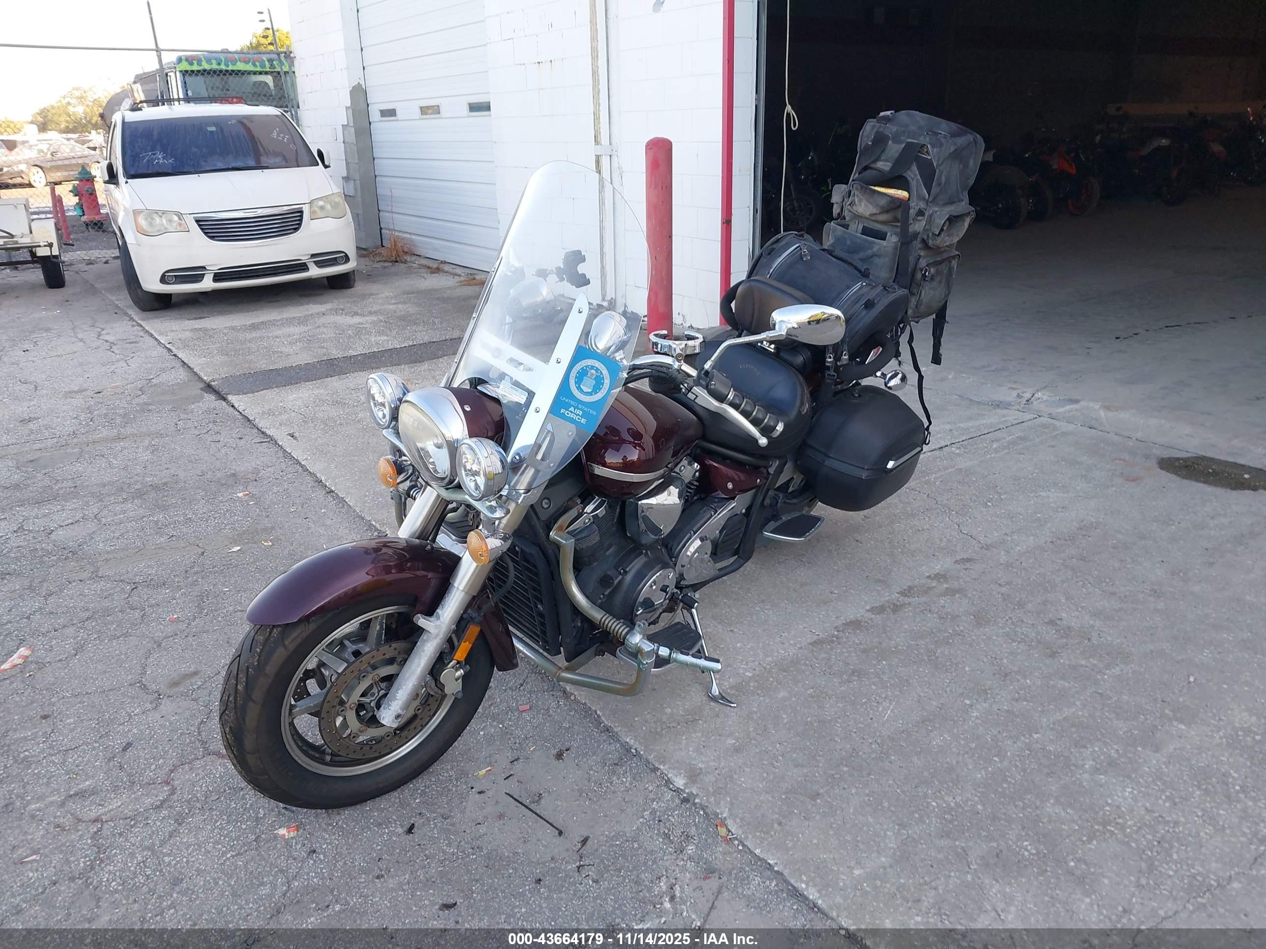 YAMAHA XVS1300 image 2