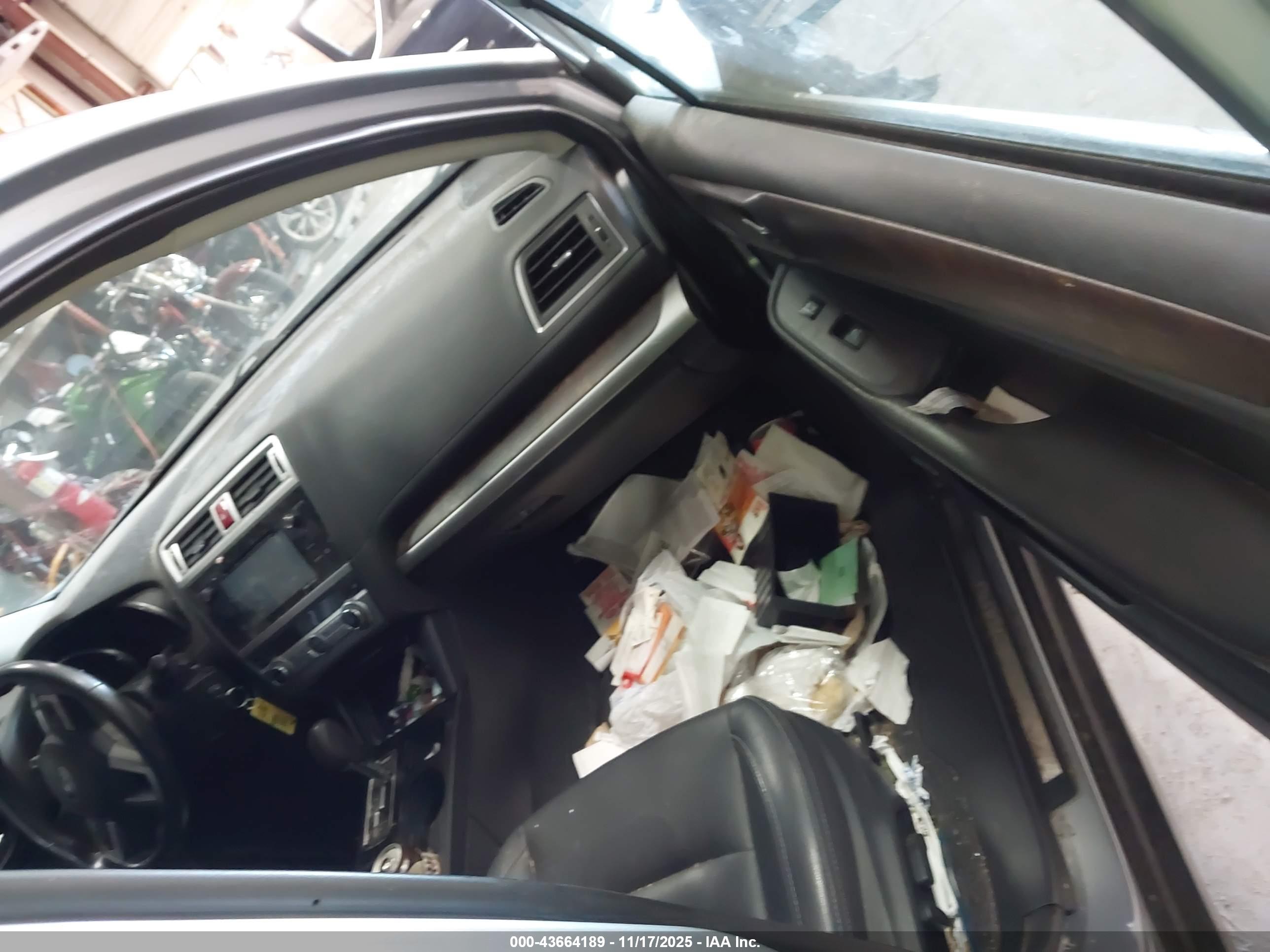 SUBARU OUTBACK image 5
