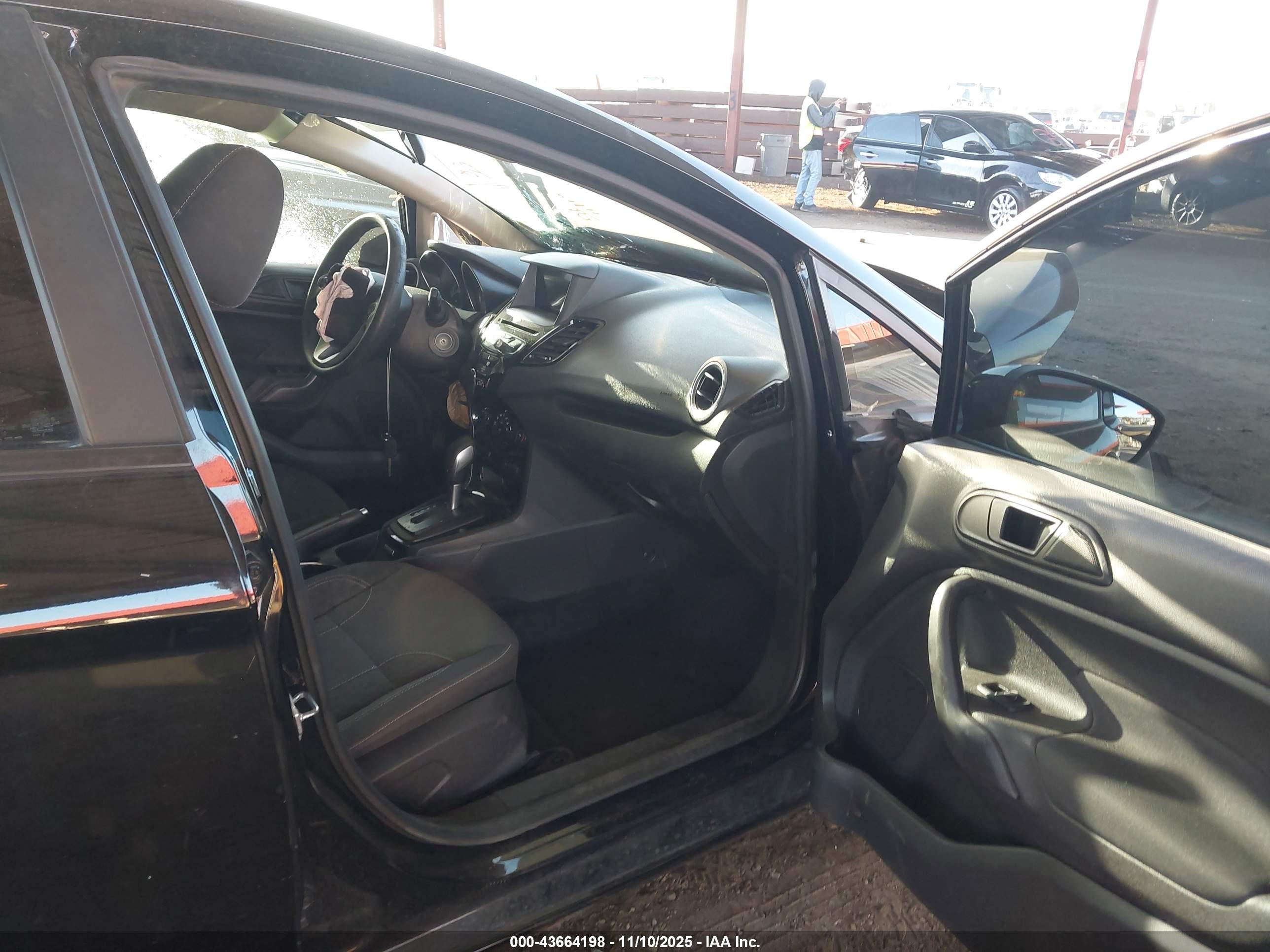 FORD FIESTA image 5