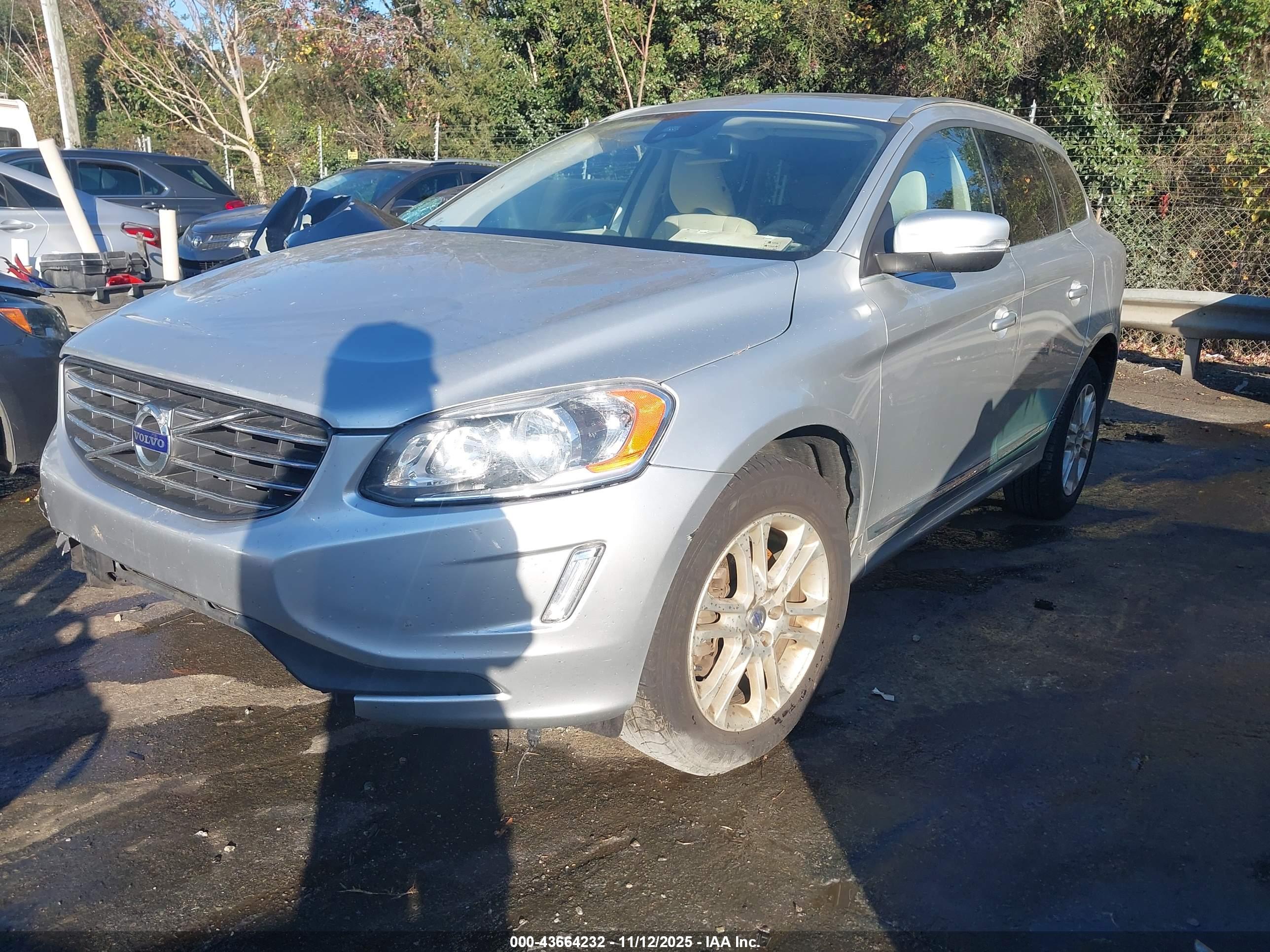 VOLVO XC60 image 2