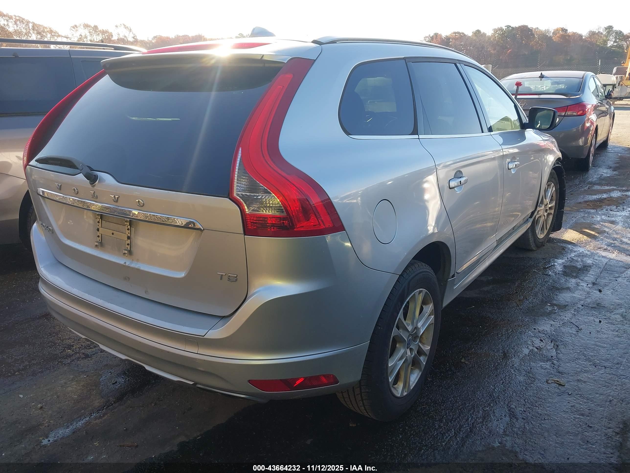 VOLVO XC60 image 4