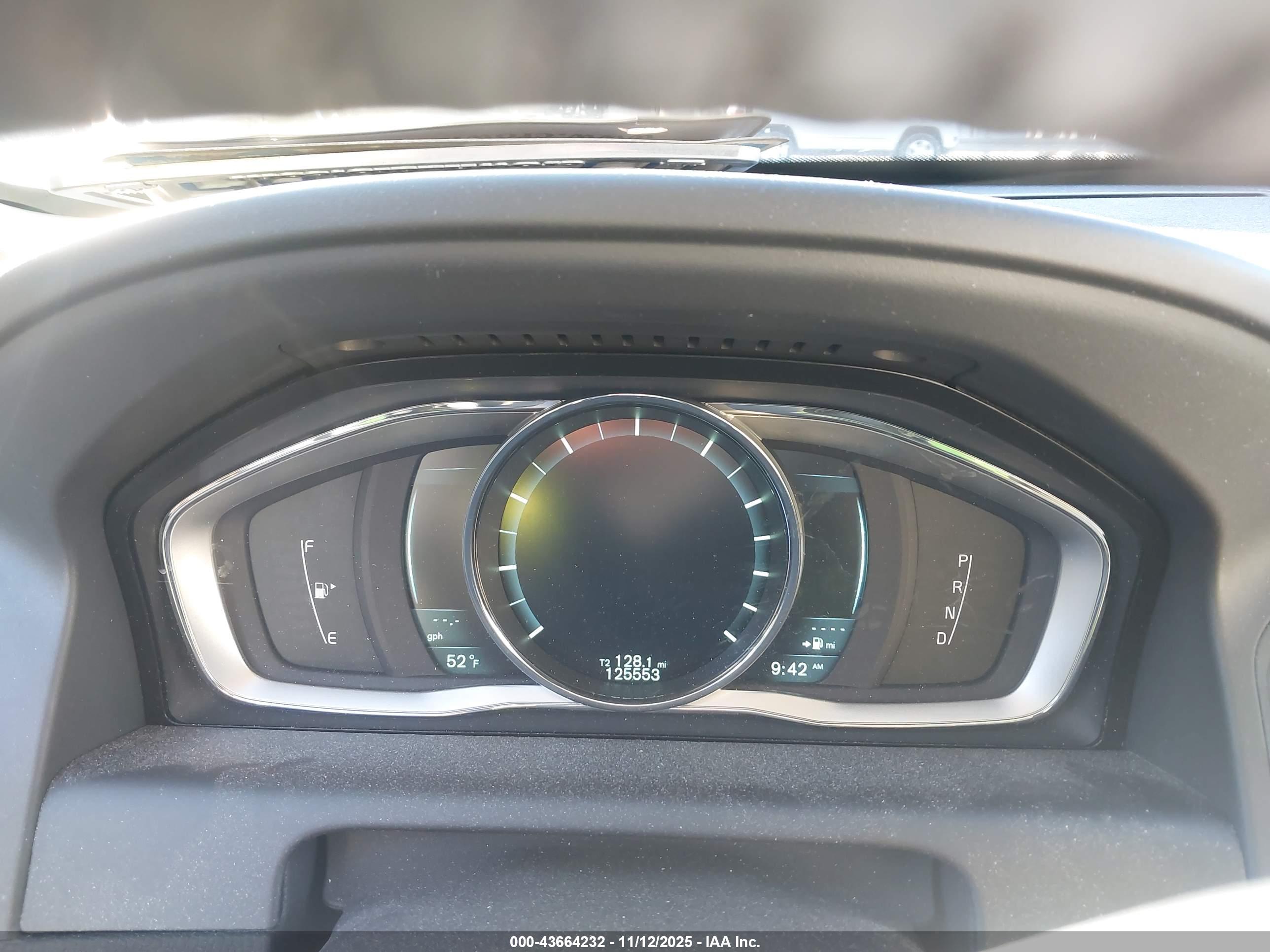 VOLVO XC60 image 7