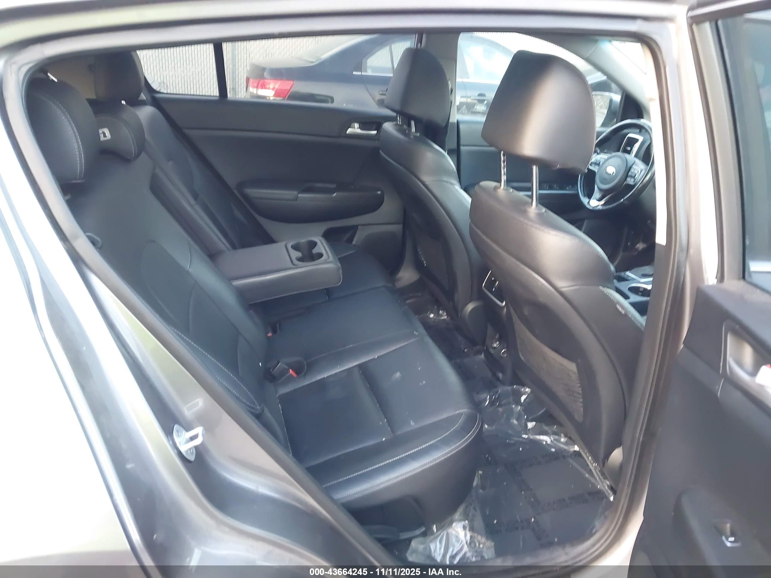 KIA SPORTAGE image 8