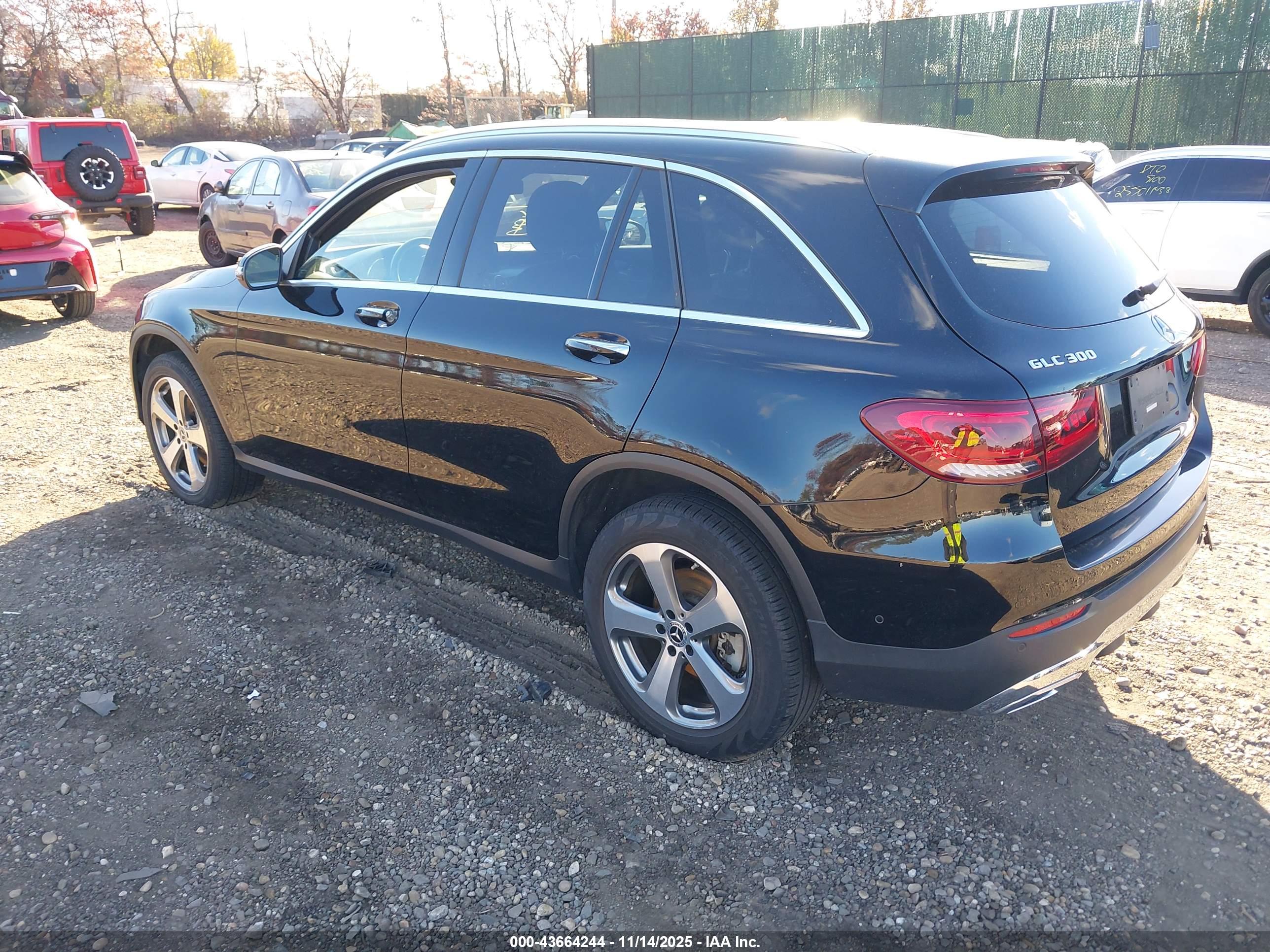 MERCEDES-BENZ GLC image 3
