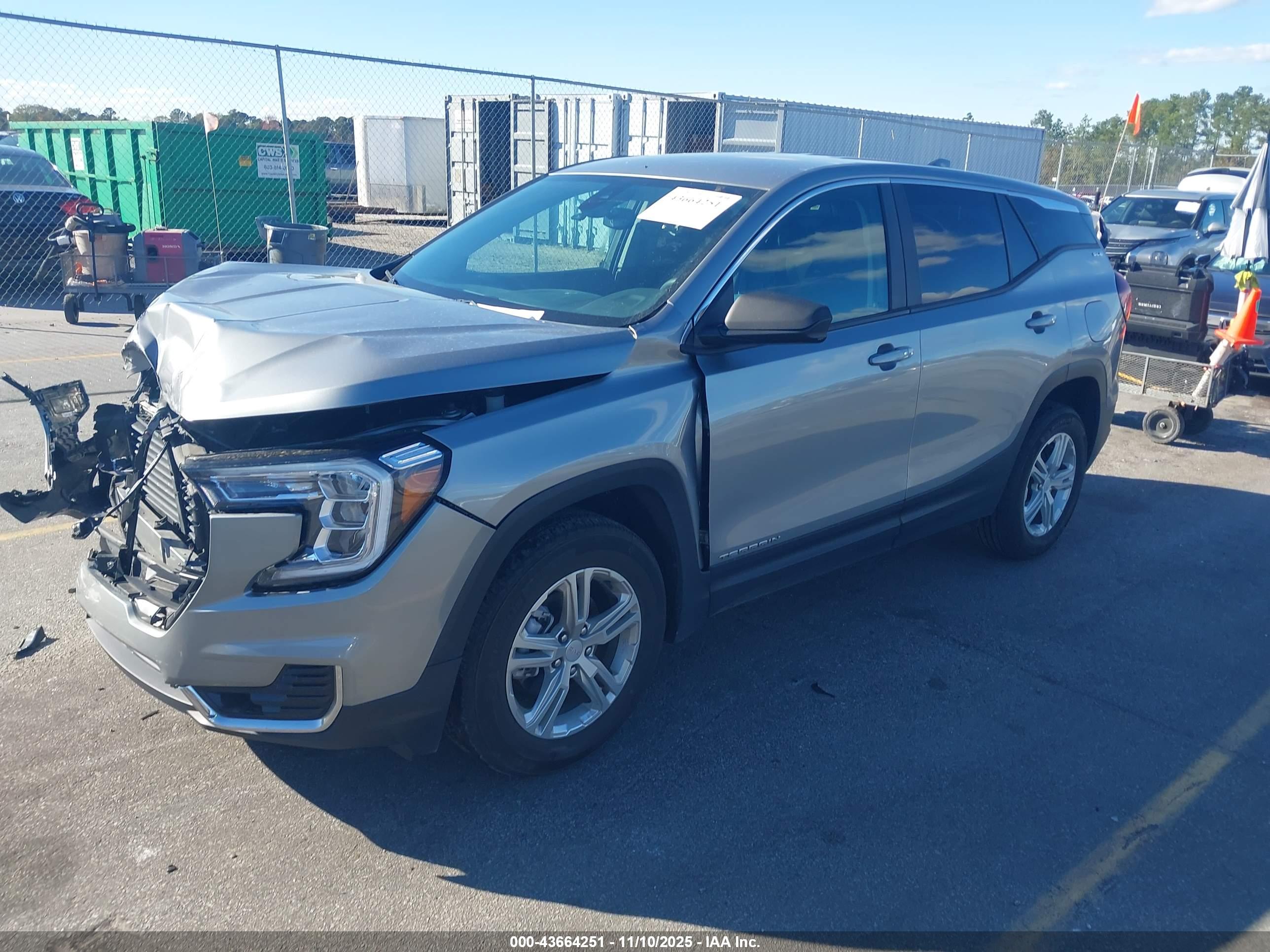 GMC TERRAIN image 2