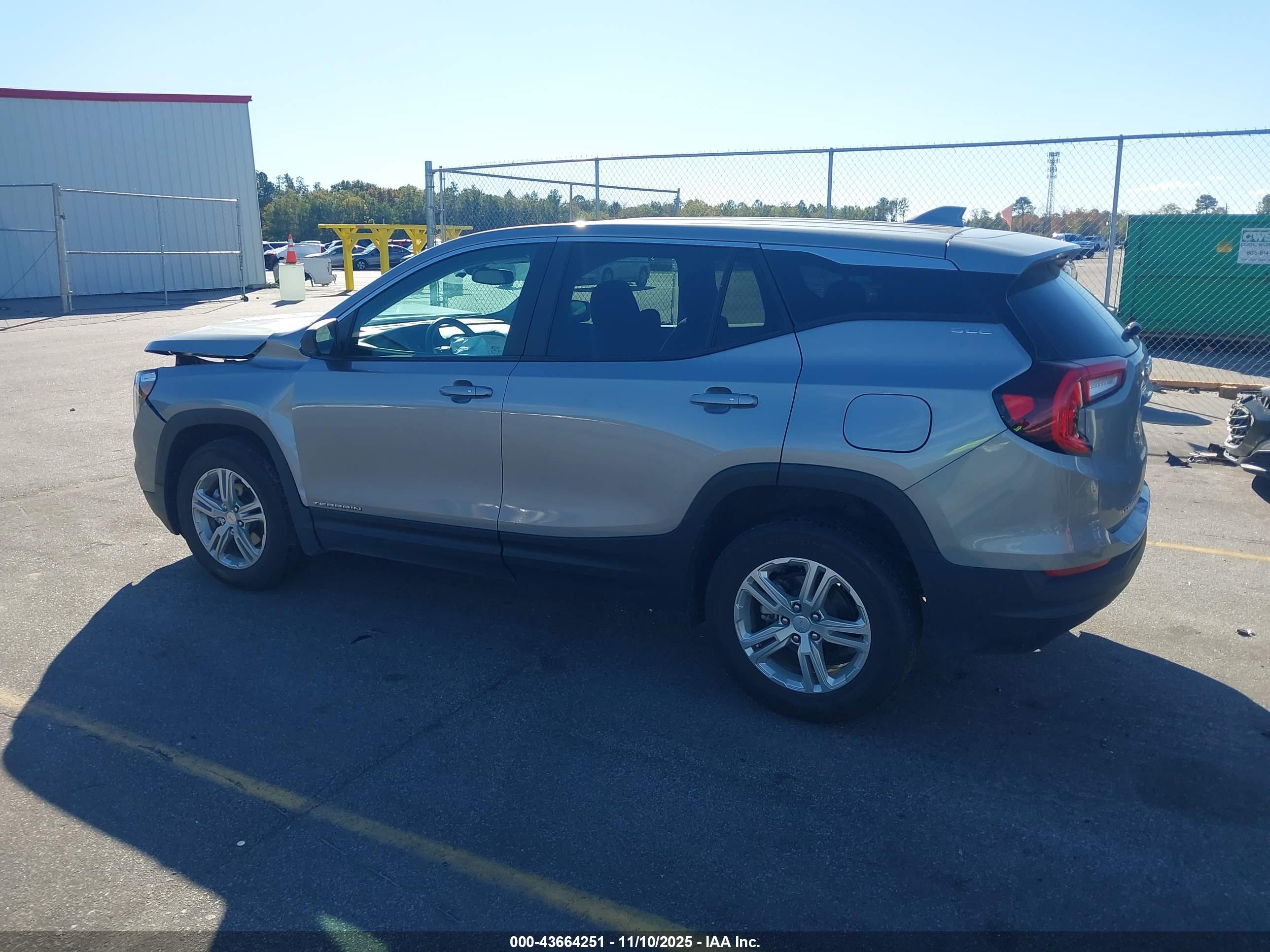 GMC TERRAIN image 3