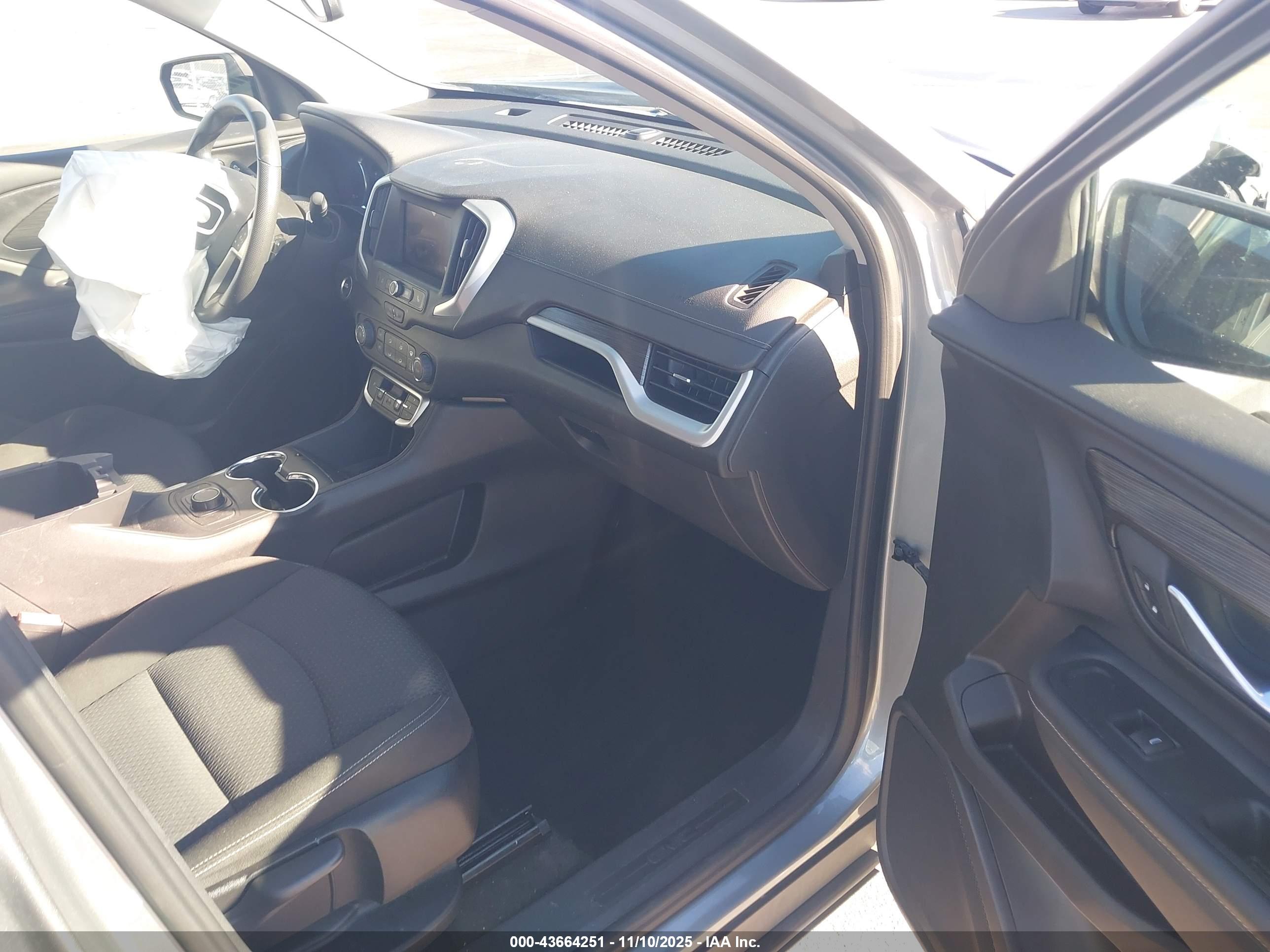 GMC TERRAIN image 5
