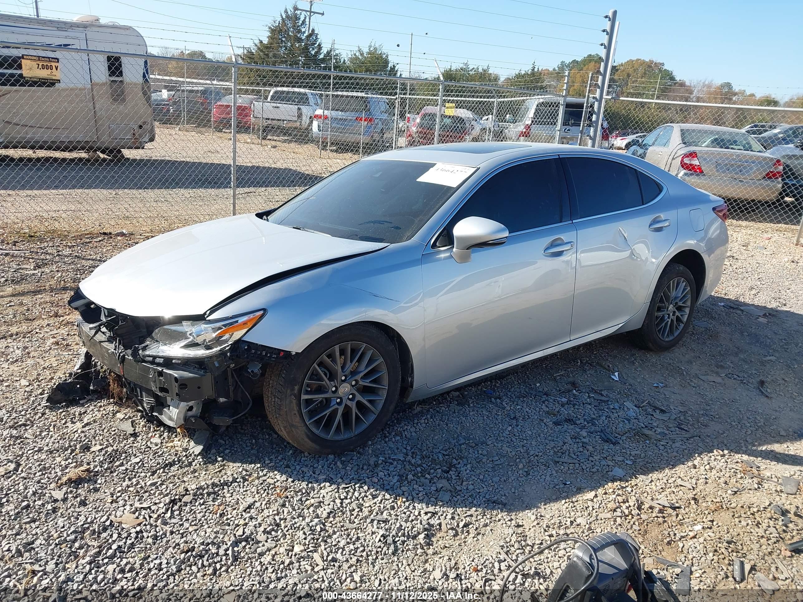 LEXUS ES image 2