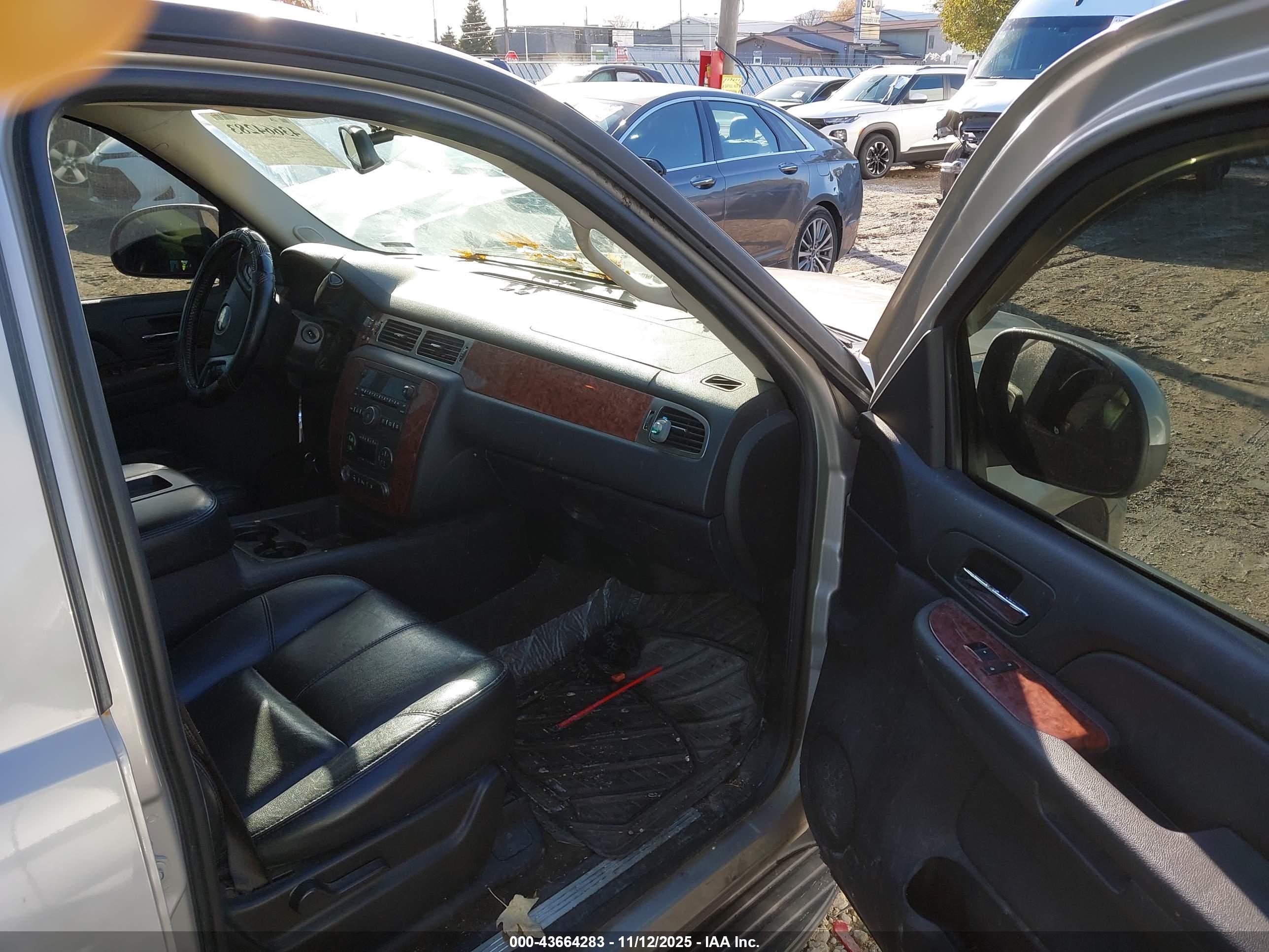 CHEVROLET TAHOE image 5