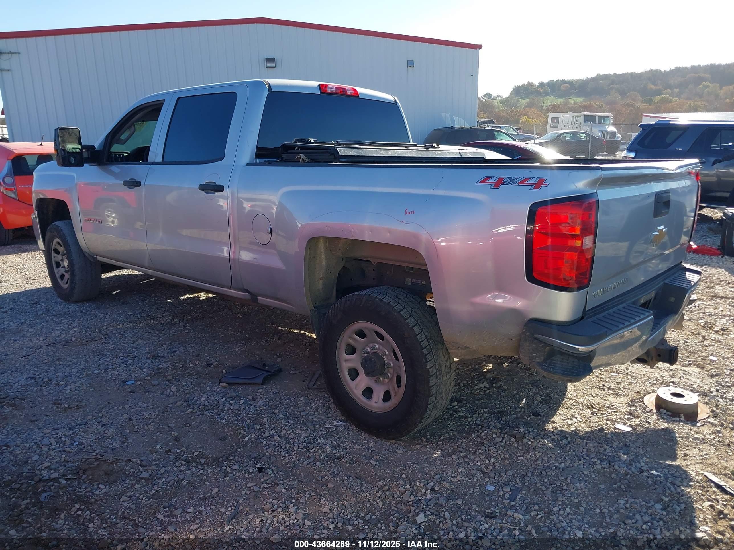 CHEVROLET SILVERADO image 3