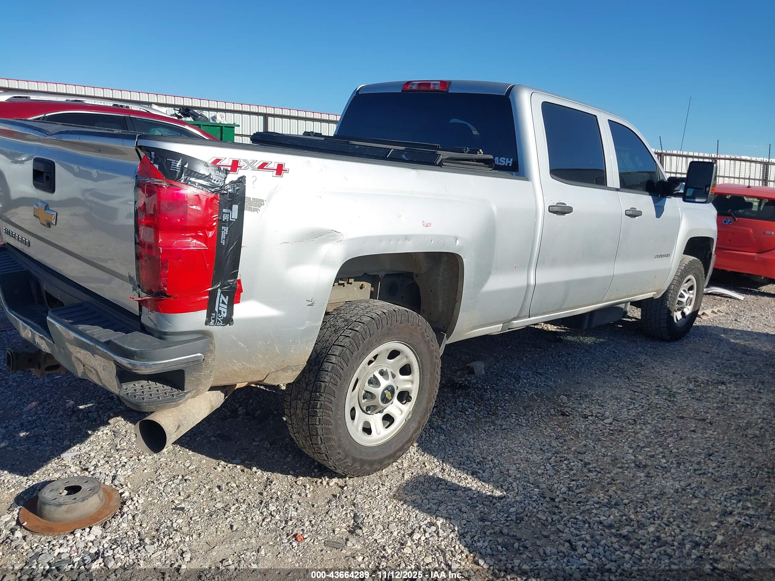 CHEVROLET SILVERADO image 4