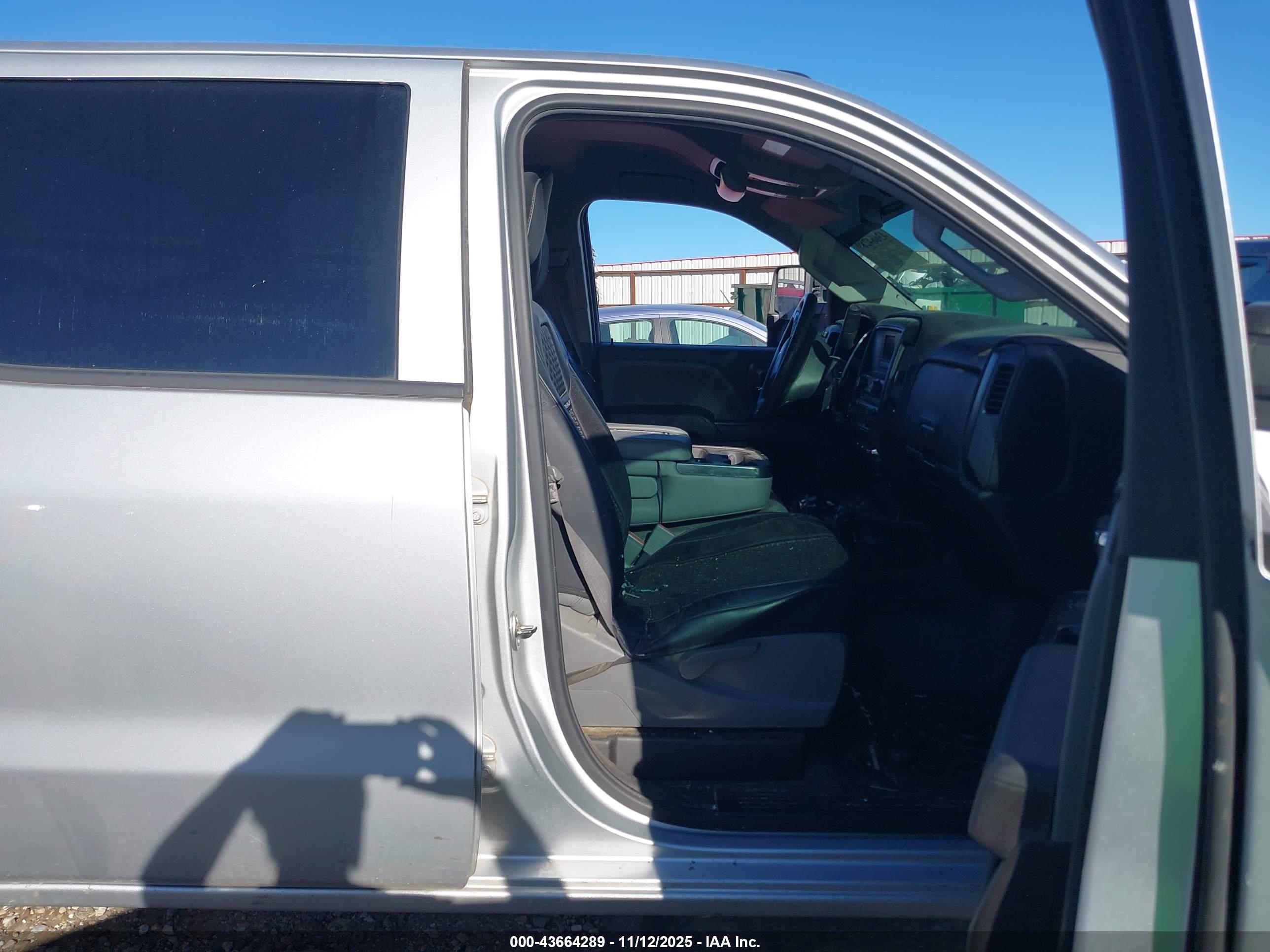 CHEVROLET SILVERADO image 5
