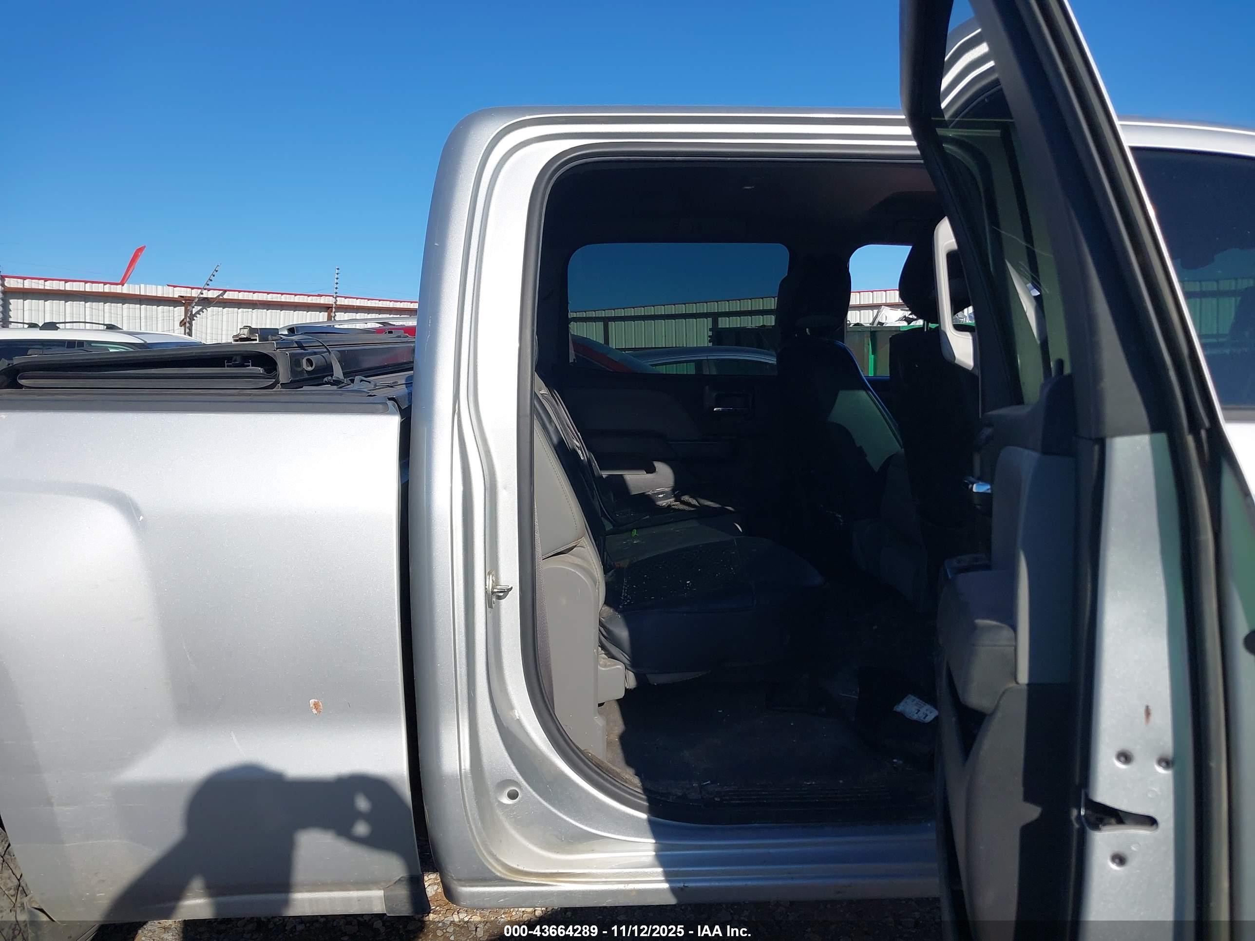 CHEVROLET SILVERADO image 8