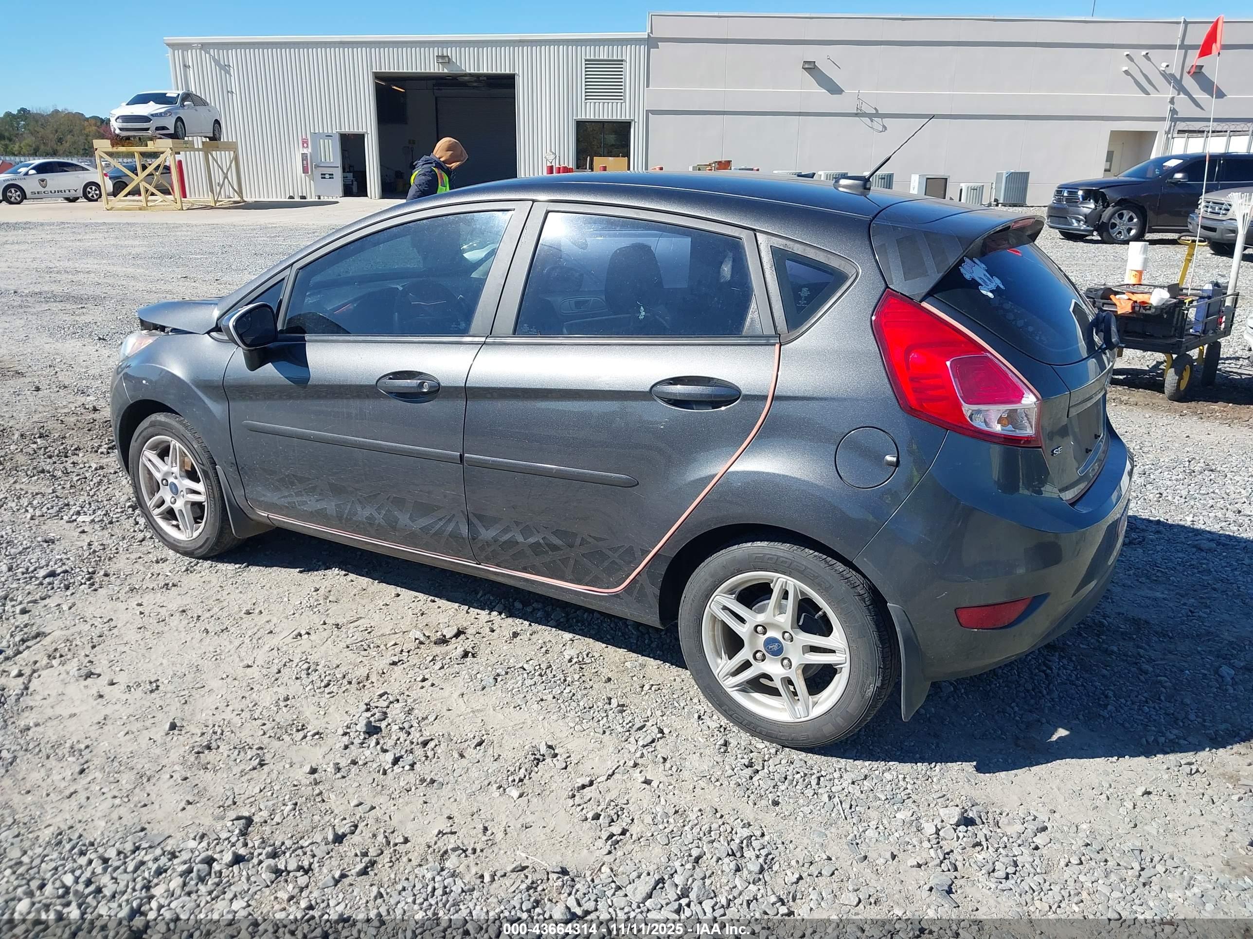 FORD FIESTA image 3