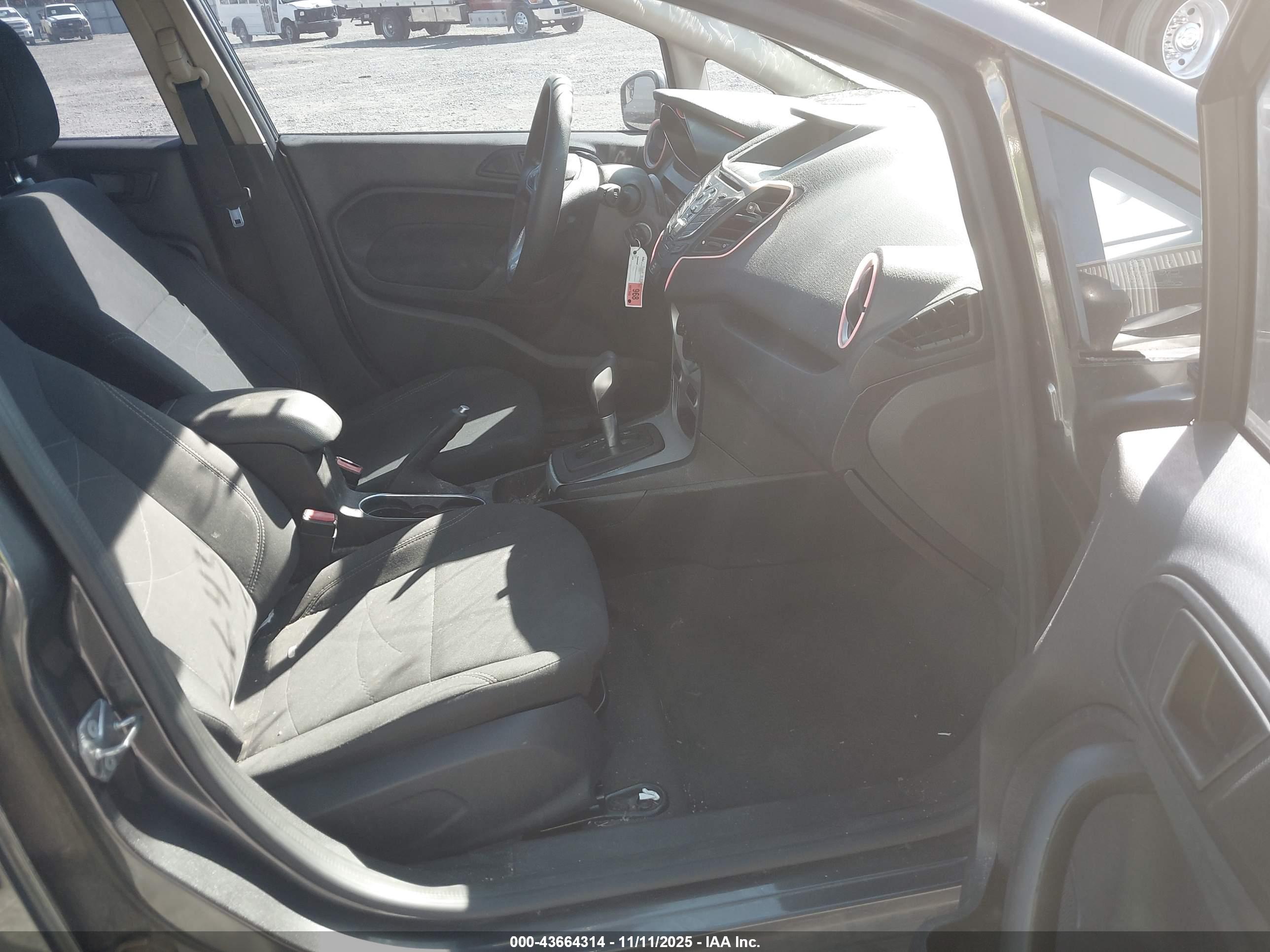 FORD FIESTA image 5