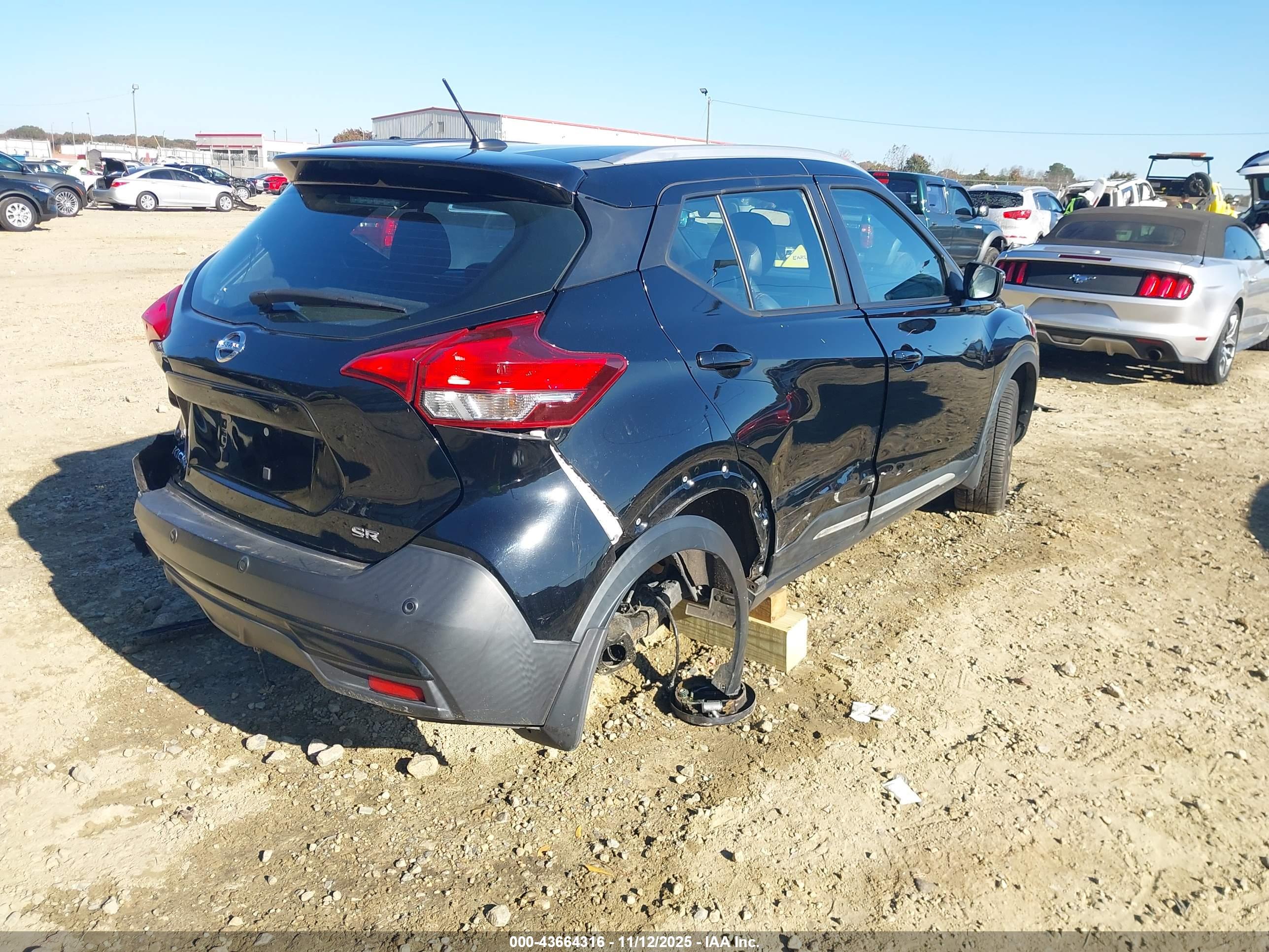 NISSAN KICKS image 4