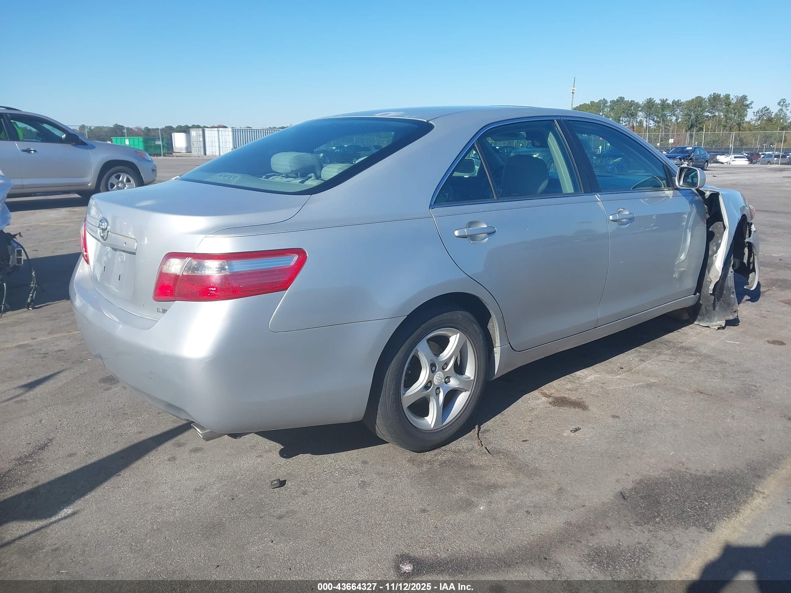 TOYOTA CAMRY image 4