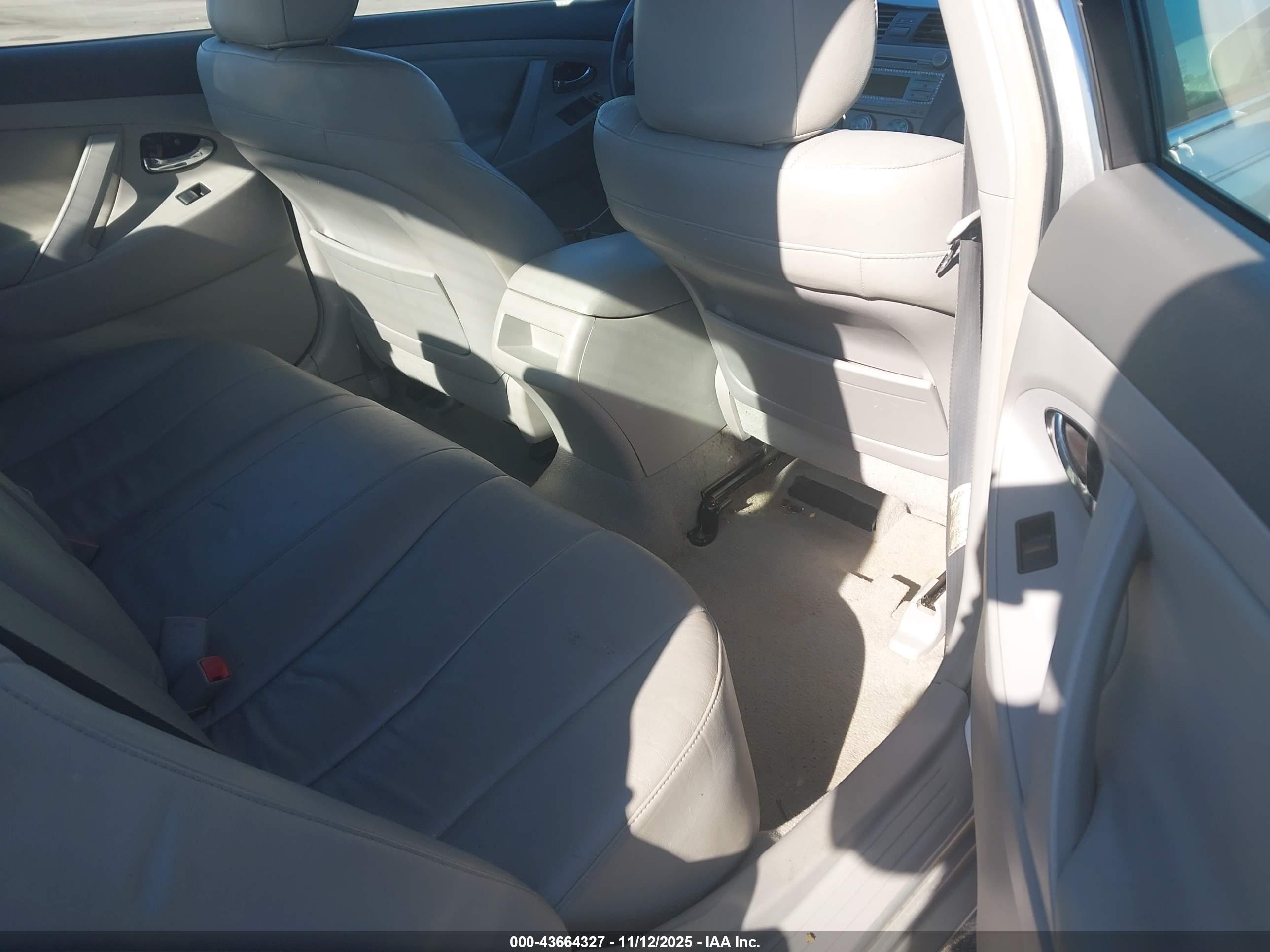TOYOTA CAMRY image 8