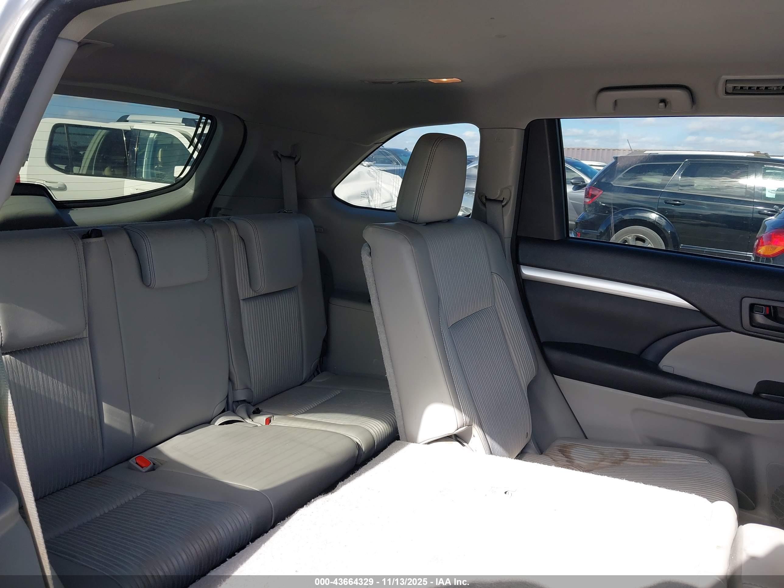 TOYOTA HIGHLANDER image 8