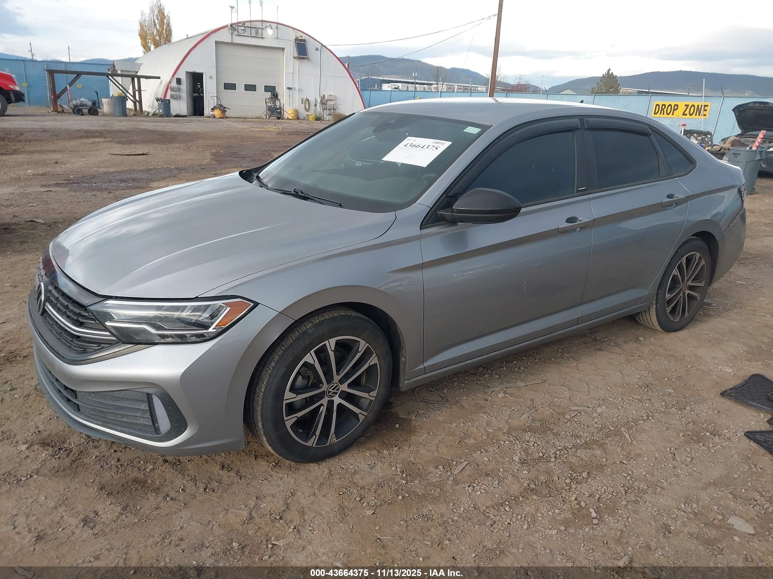 VOLKSWAGEN JETTA image 2