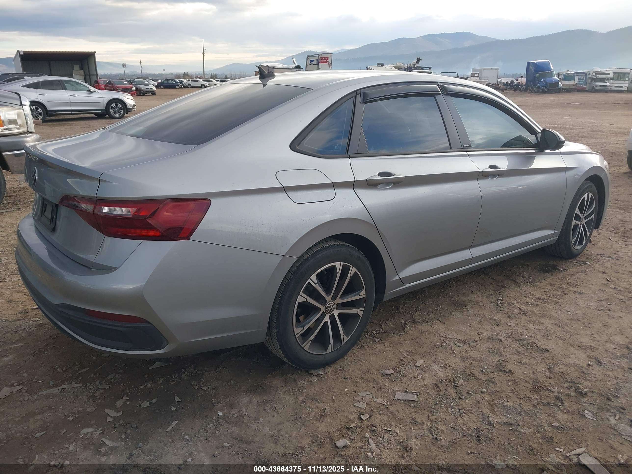 VOLKSWAGEN JETTA image 4
