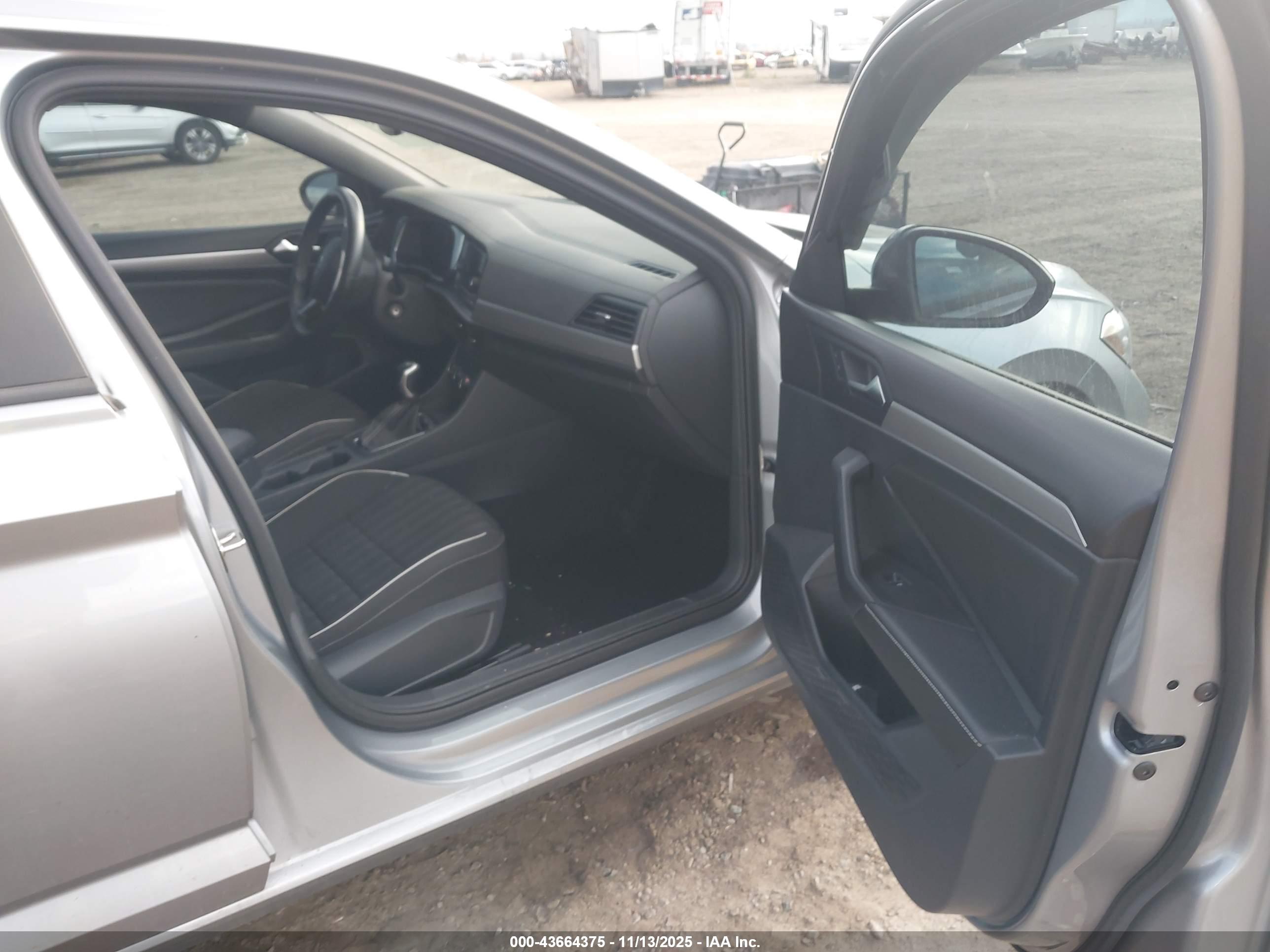 VOLKSWAGEN JETTA image 5