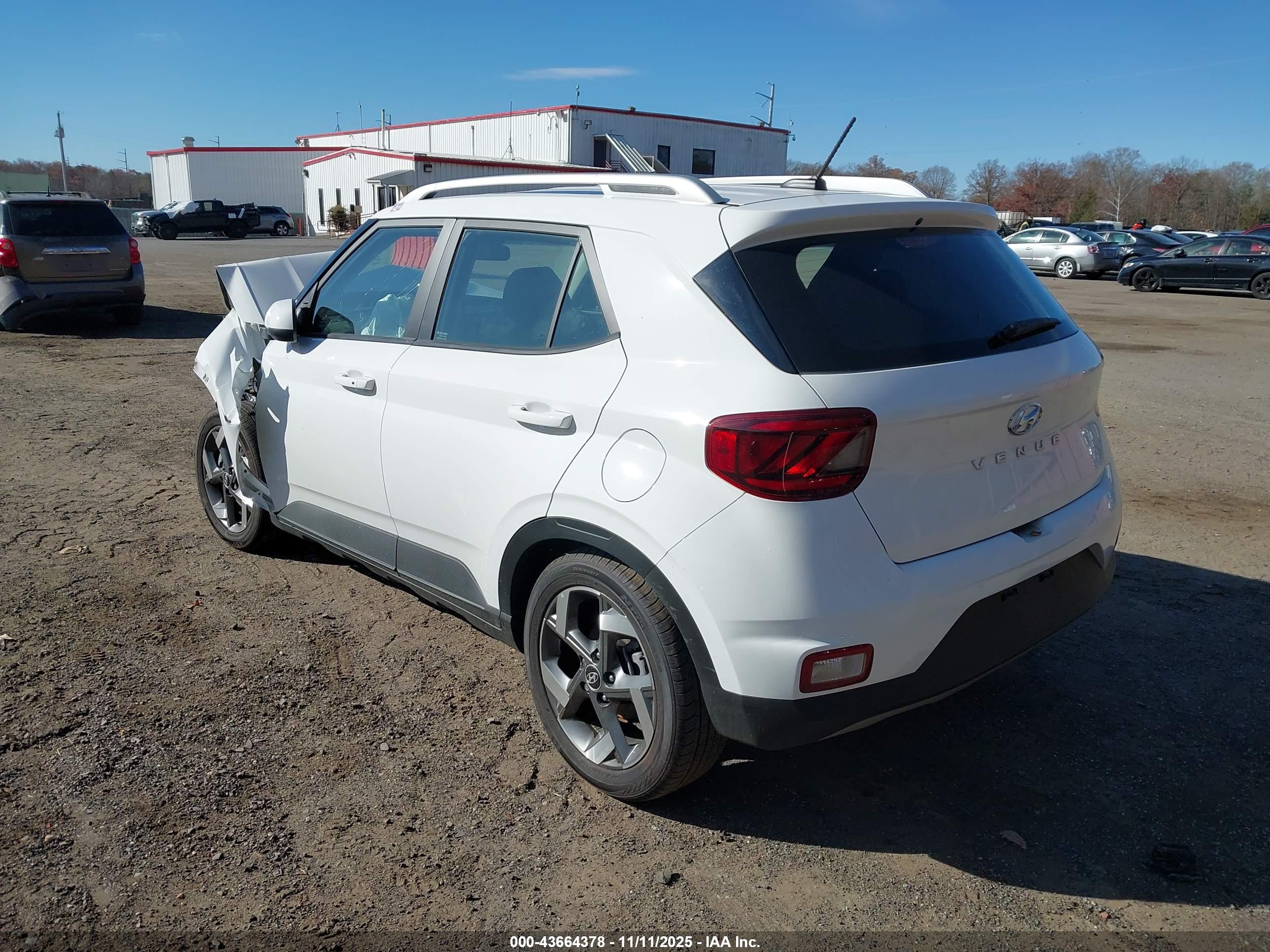 HYUNDAI VENUE image 3
