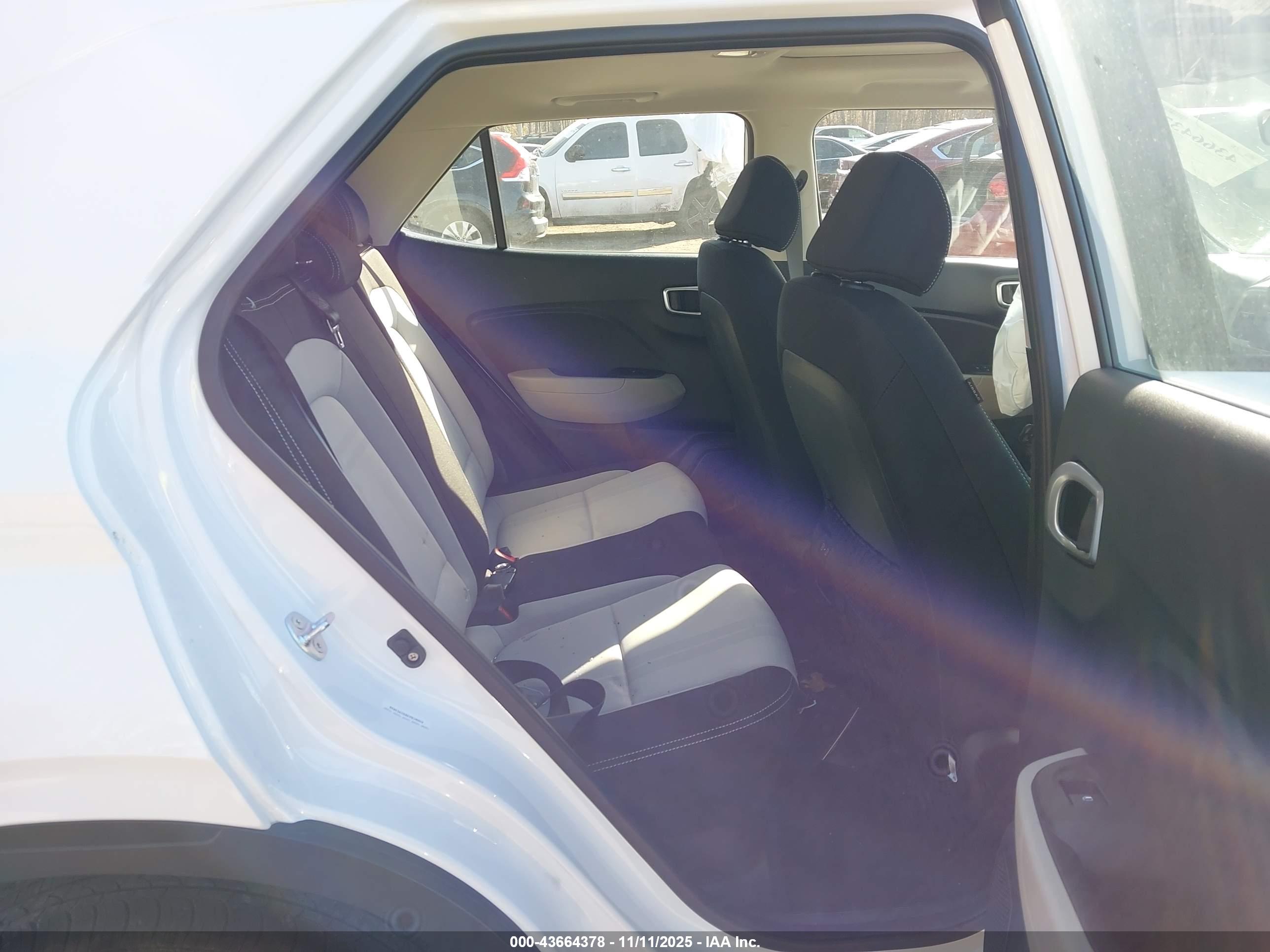 HYUNDAI VENUE image 8