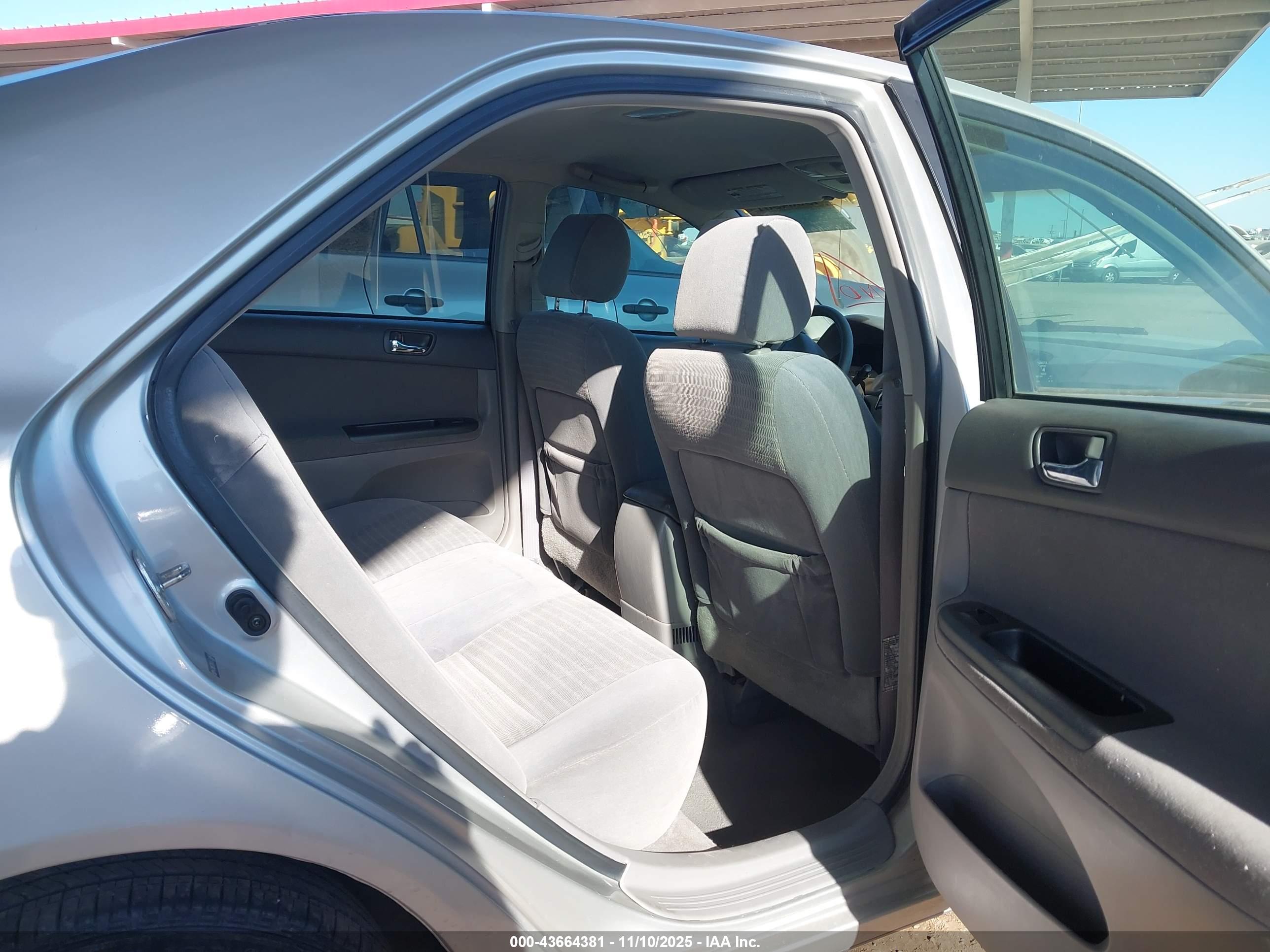 TOYOTA CAMRY image 8