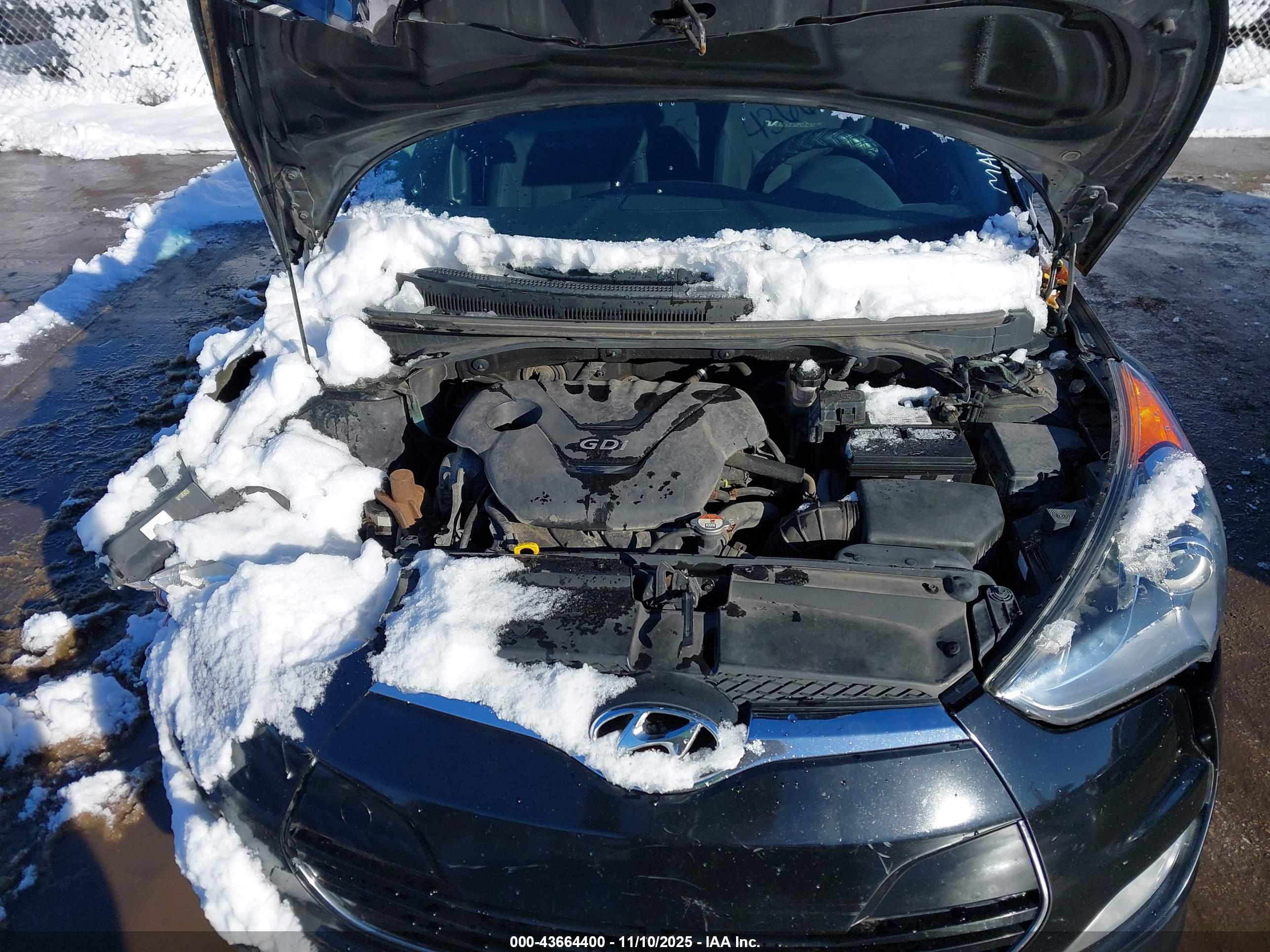 HYUNDAI VELOSTER image 10