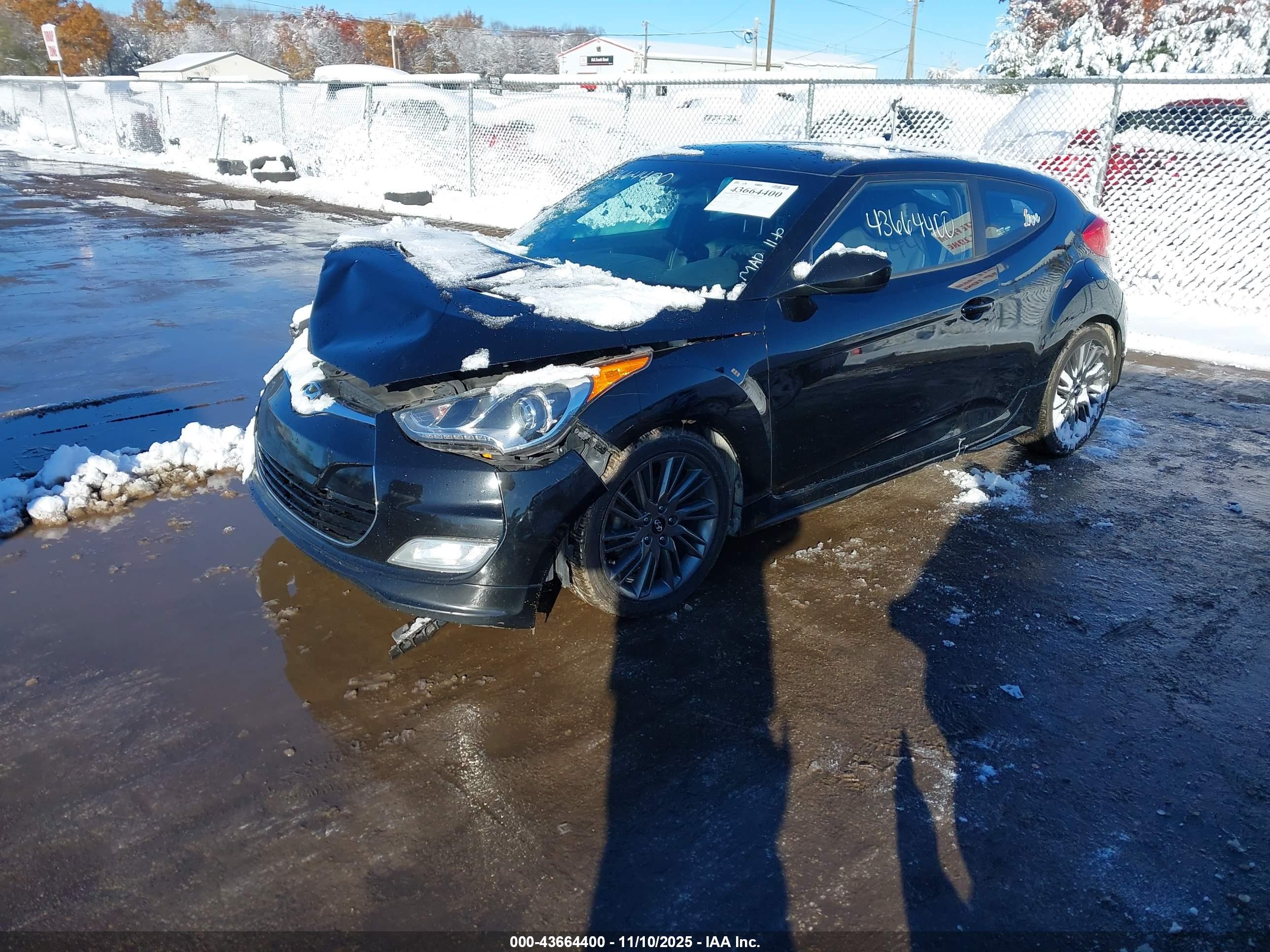 HYUNDAI VELOSTER image 2