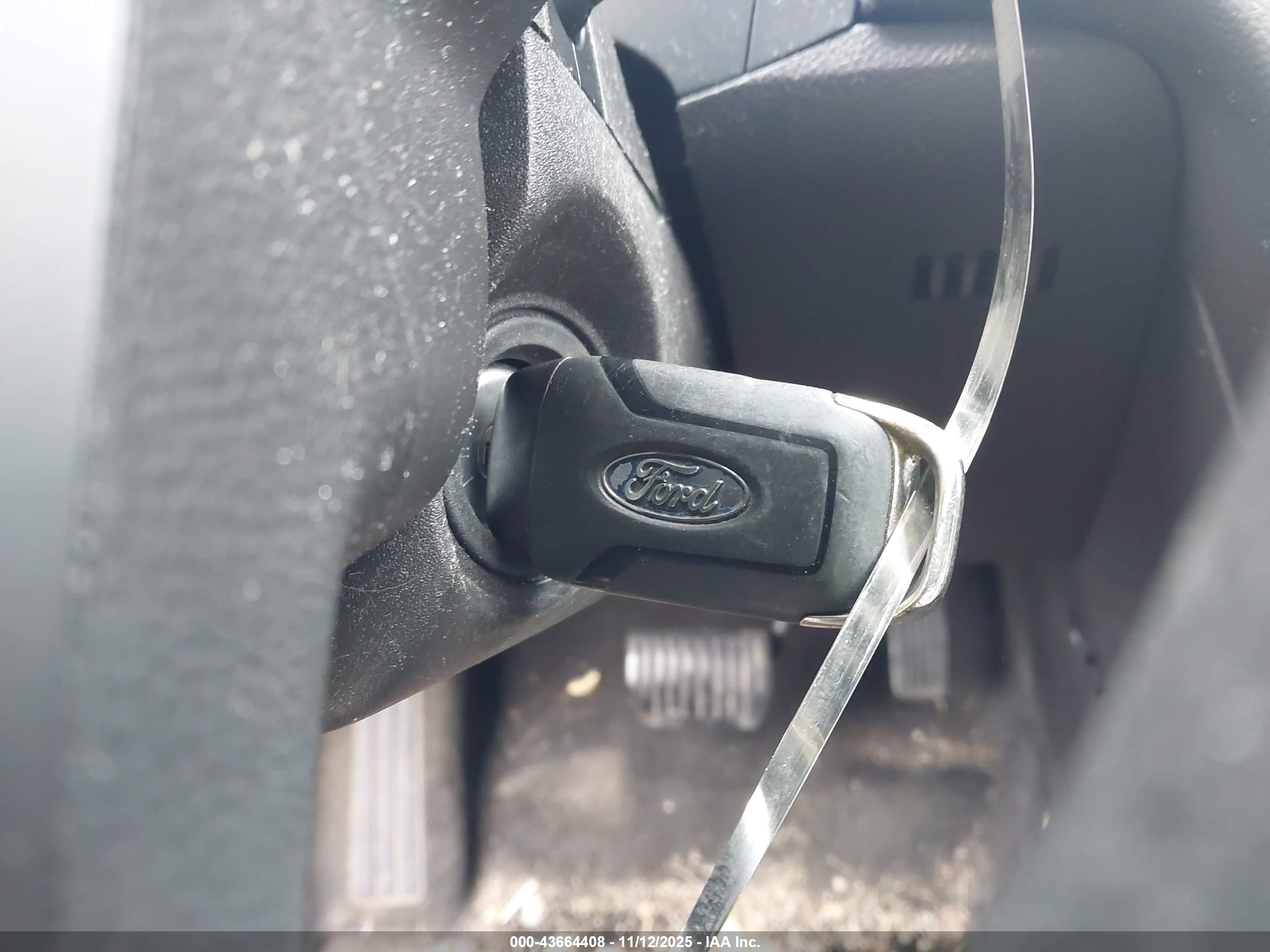 FORD FUSION image 11