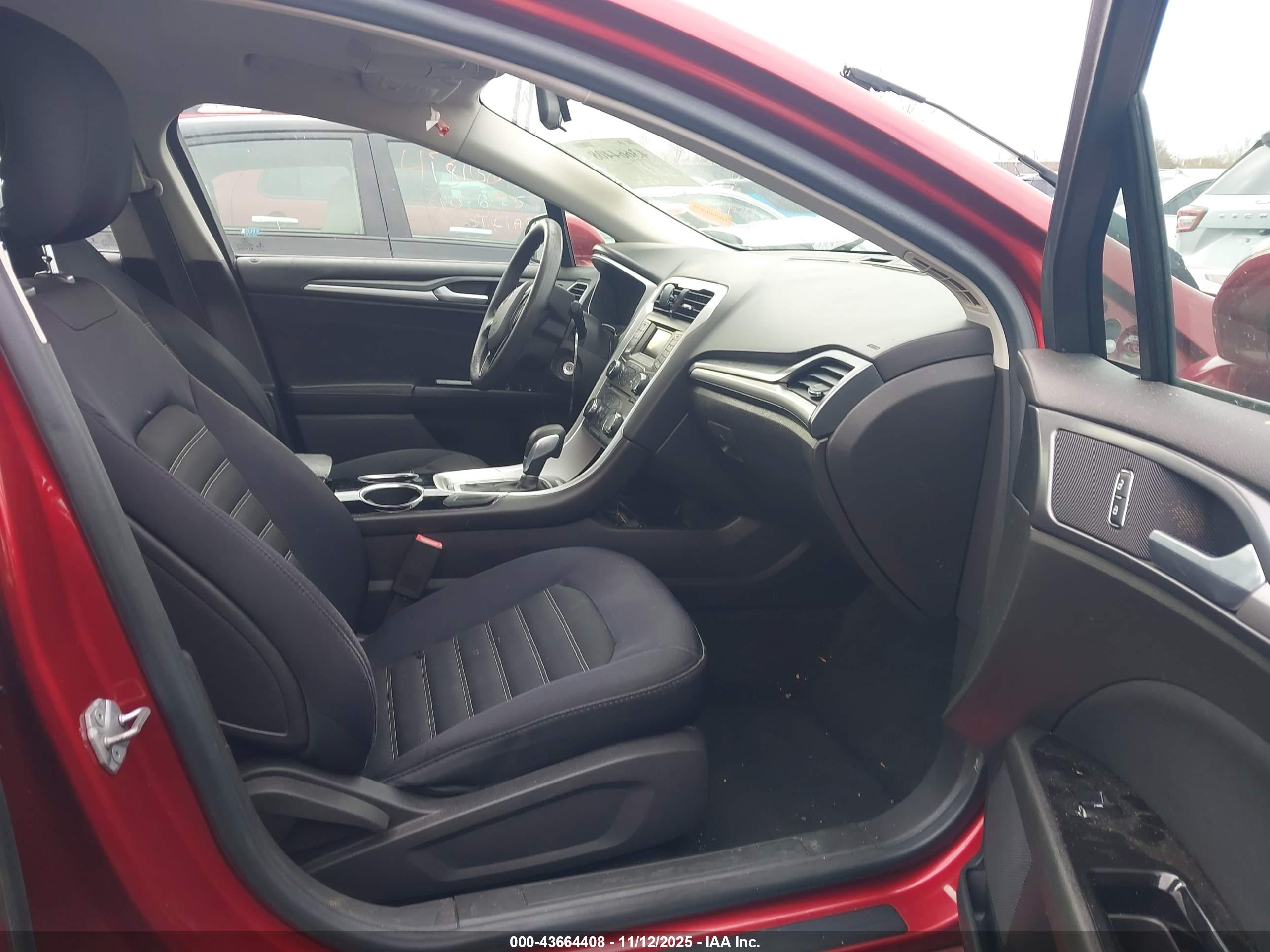 FORD FUSION image 5