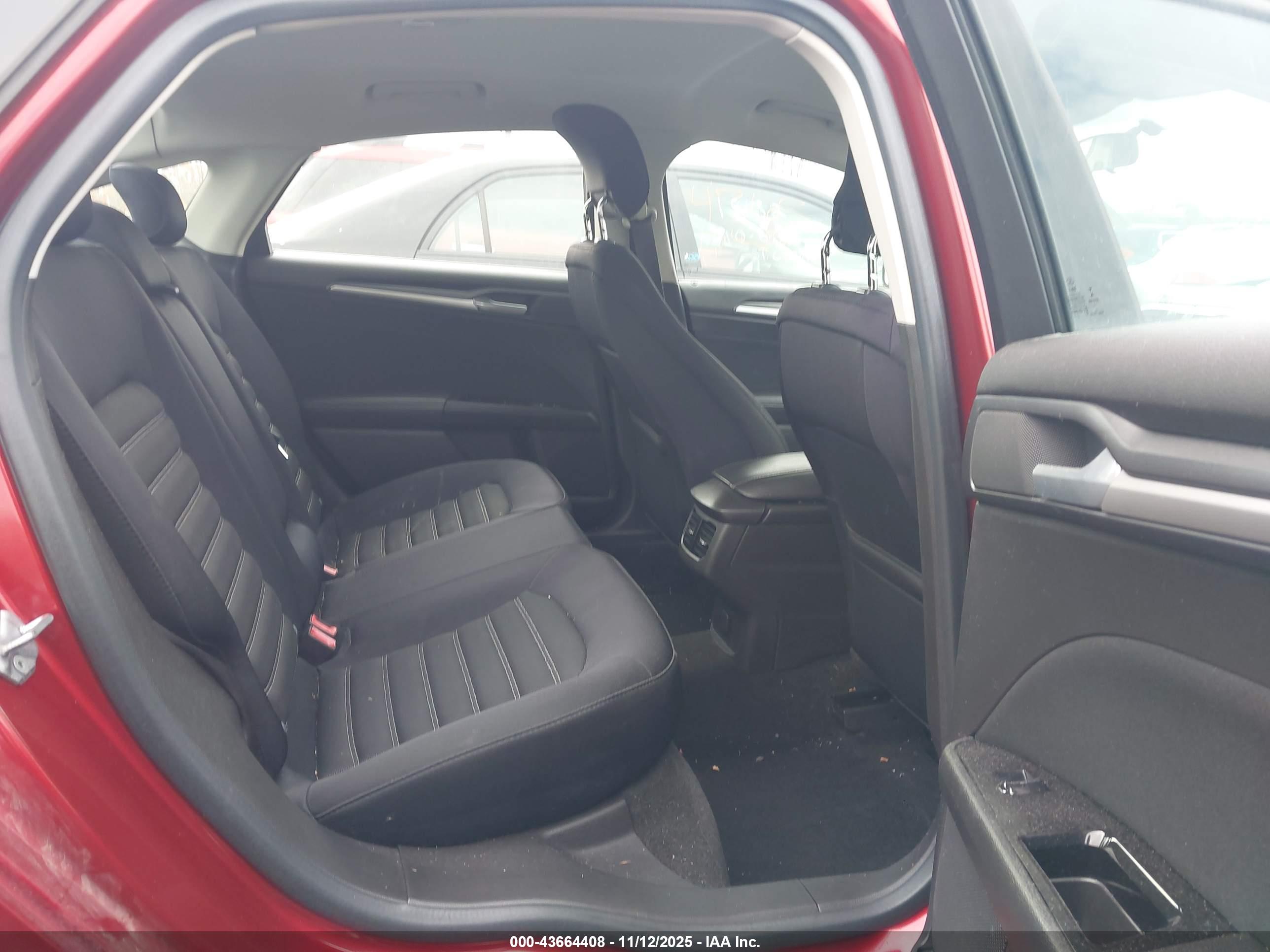 FORD FUSION image 8