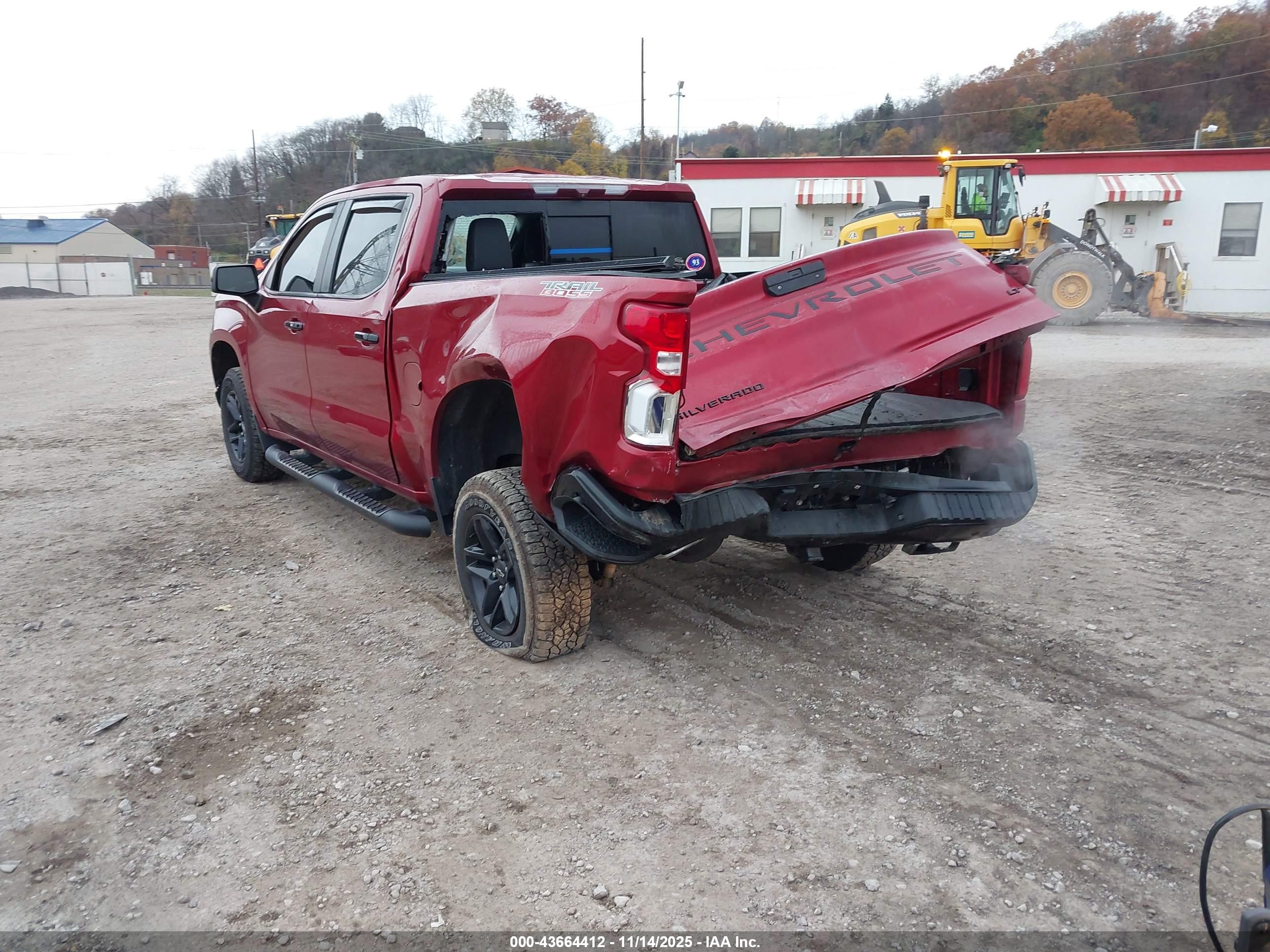 CHEVROLET SILVERADO image 3