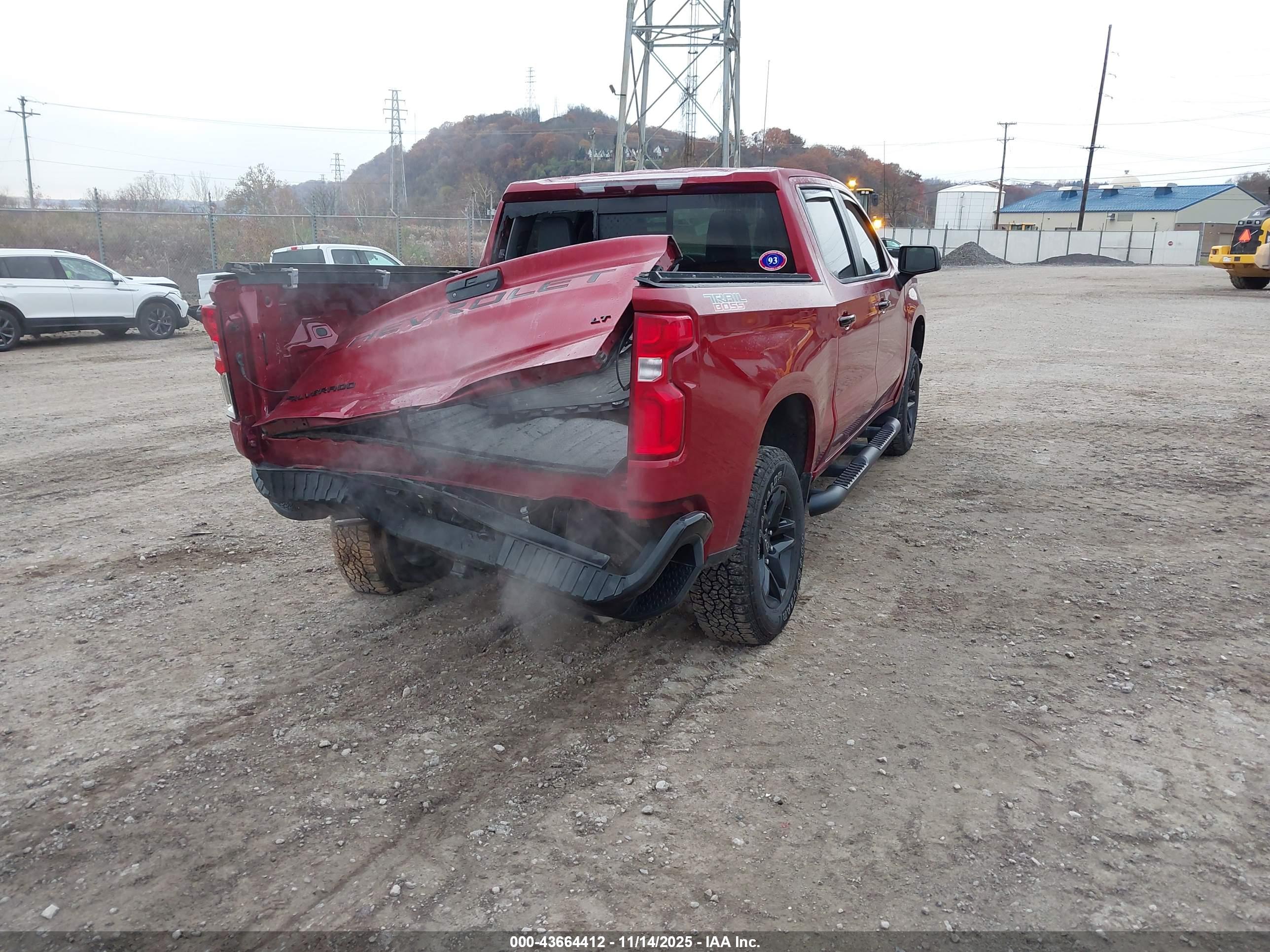 CHEVROLET SILVERADO image 4